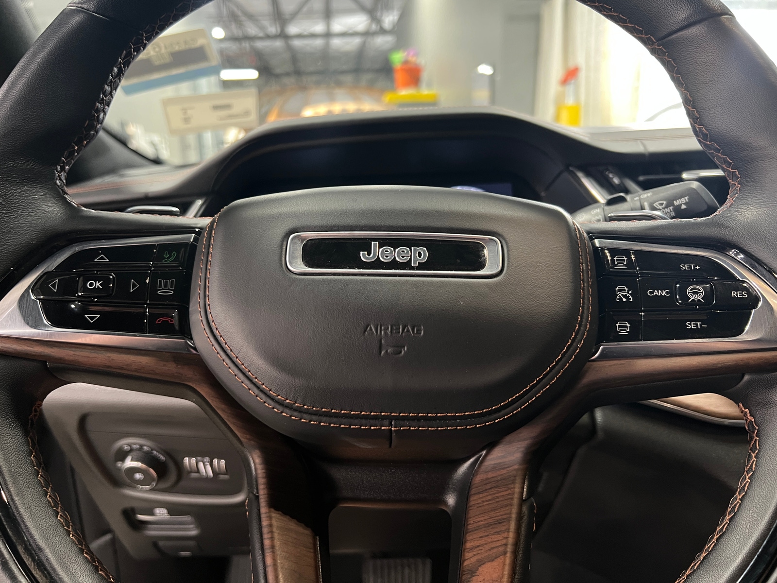 Thumbnail: 2022 Jeep Grand Cherokee - 4