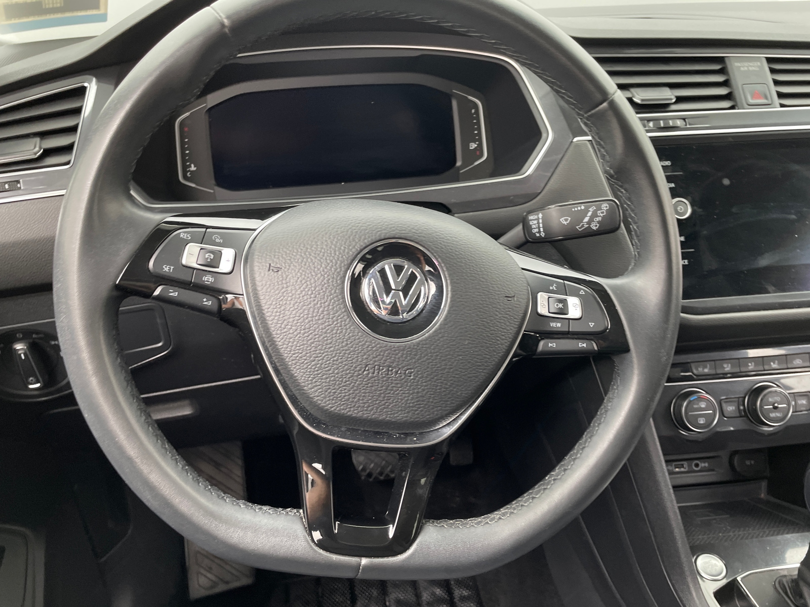 Thumbnail: 2020 Volkswagen Tiguan - 4