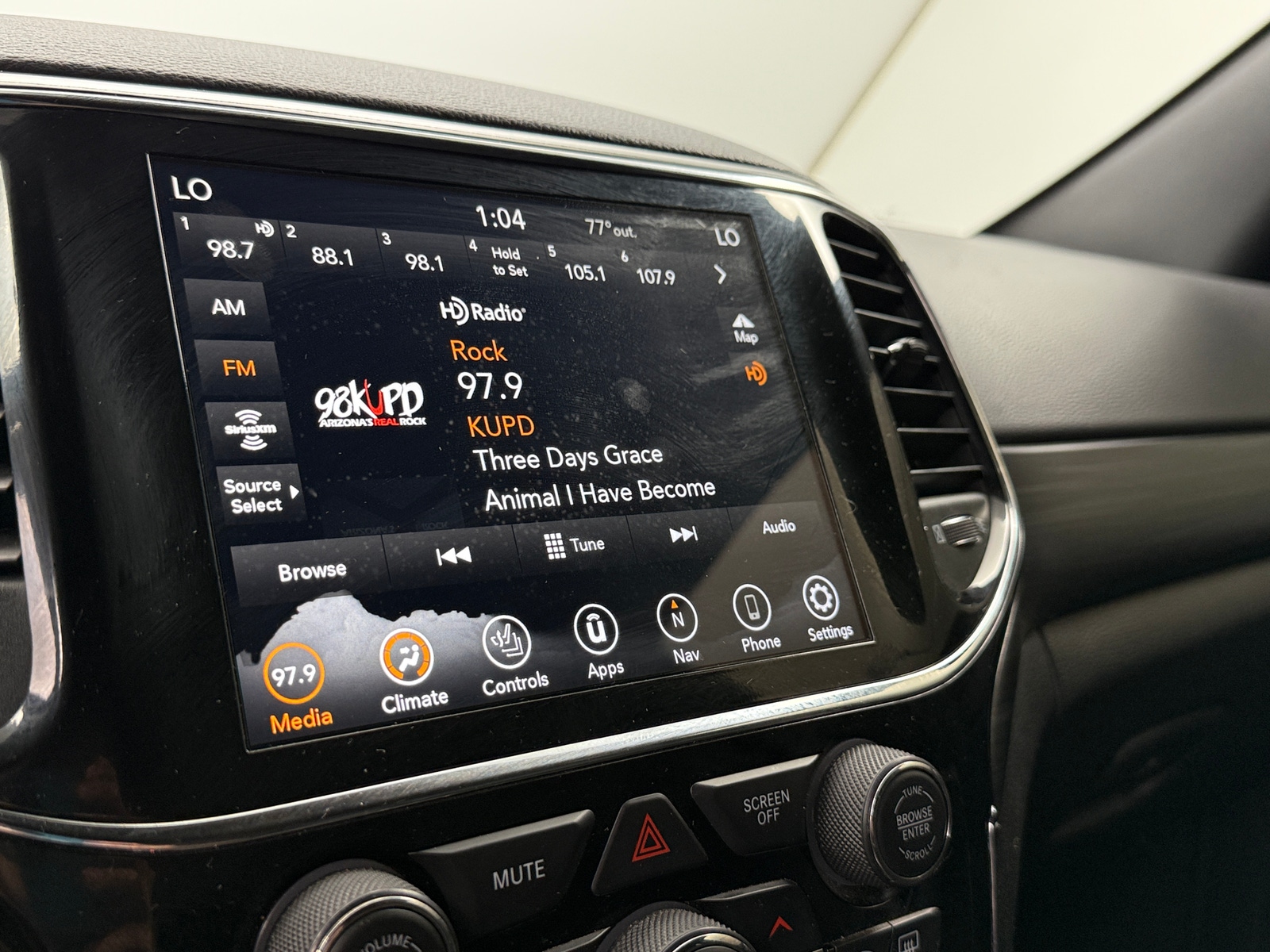 Thumbnail: 2020 Jeep Grand Cherokee - 3