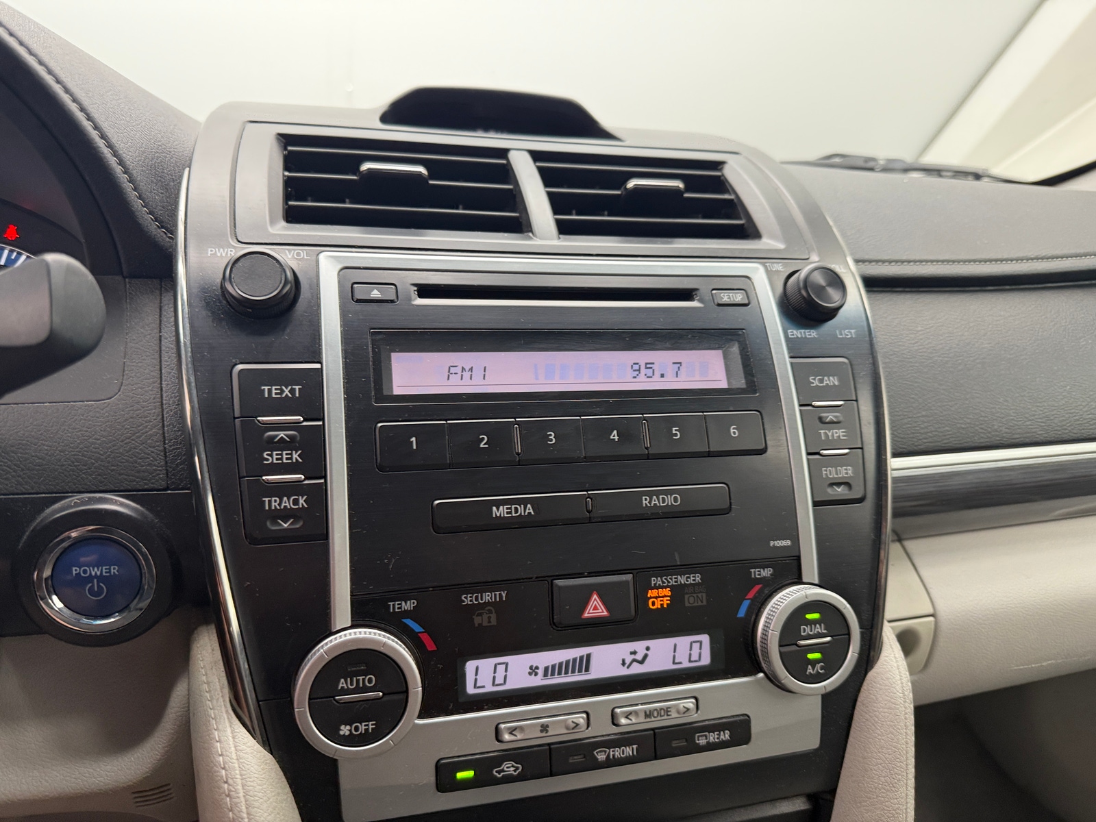 Thumbnail: 2012 Toyota Camry - 4