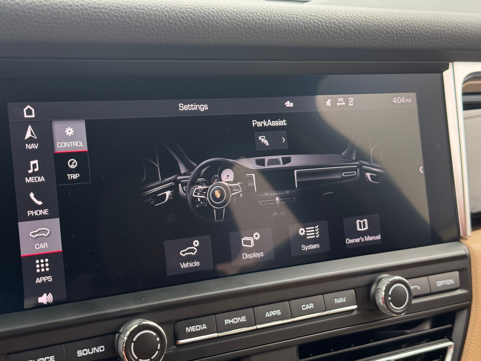 Thumbnail: 2020 Porsche Macan - 3