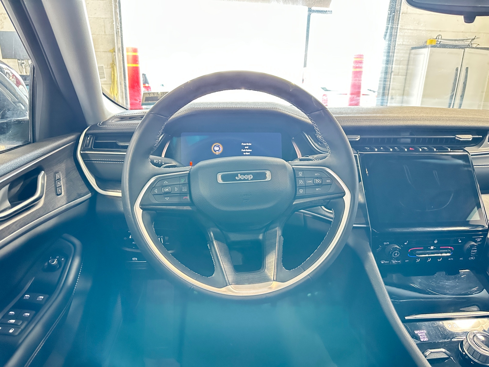 Thumbnail: 2023 Jeep Grand Cherokee L - 4