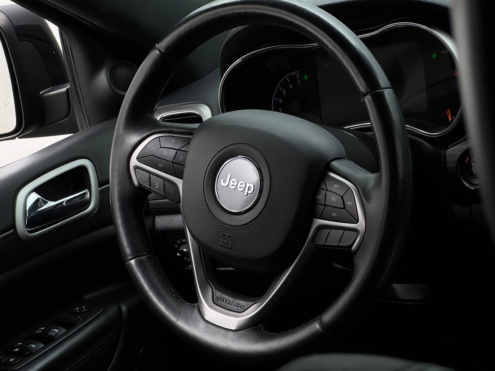 Thumbnail: 2022 Jeep Grand Cherokee - 5