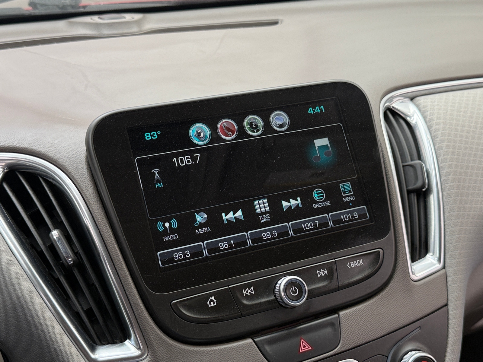 Thumbnail: 2016 Chevrolet Malibu - 4