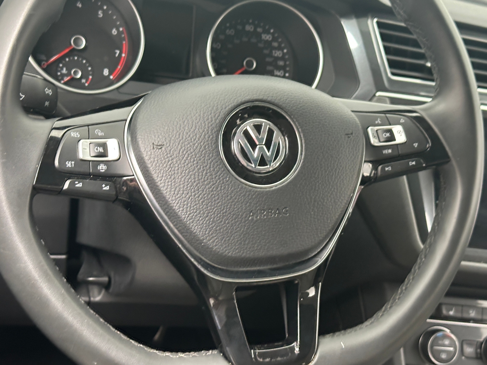 Thumbnail: 2020 Volkswagen Tiguan - 4
