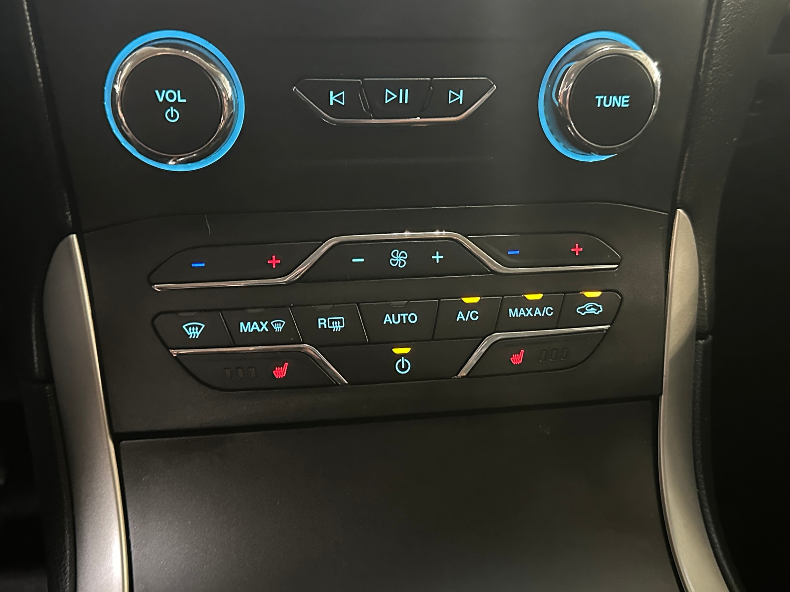 Thumbnail: 2020 Ford Edge - 3