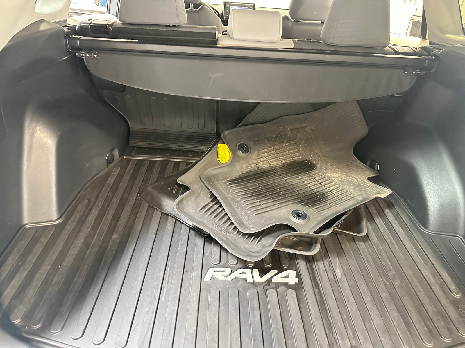Thumbnail: 2021 Toyota RAV4 - 7