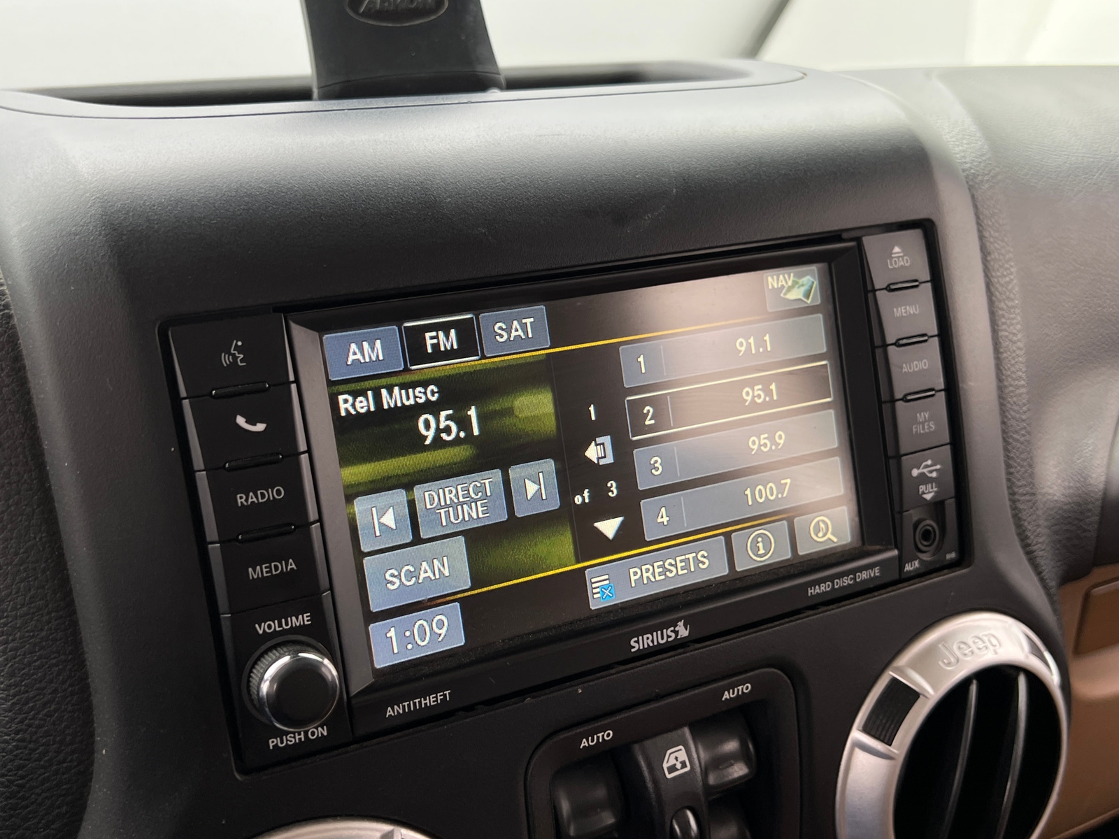 Thumbnail: 2015 Jeep Wrangler - 3