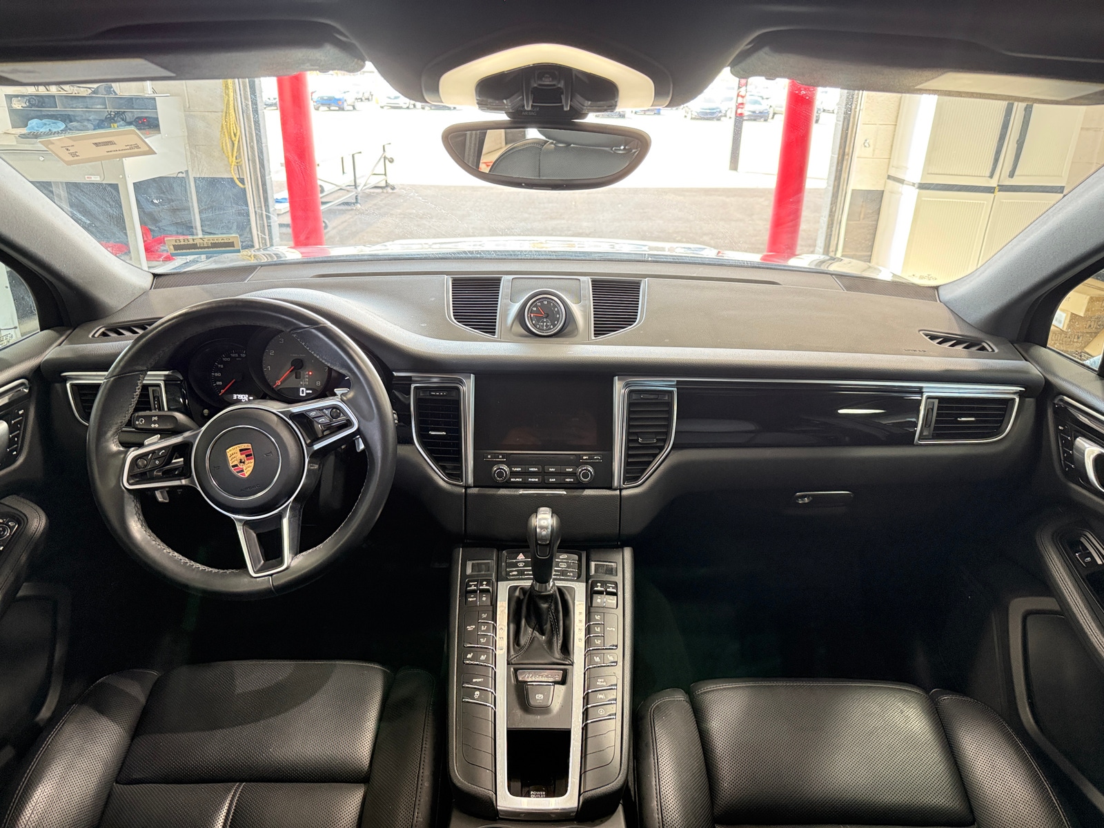 Thumbnail: 2018 Porsche Macan - 2