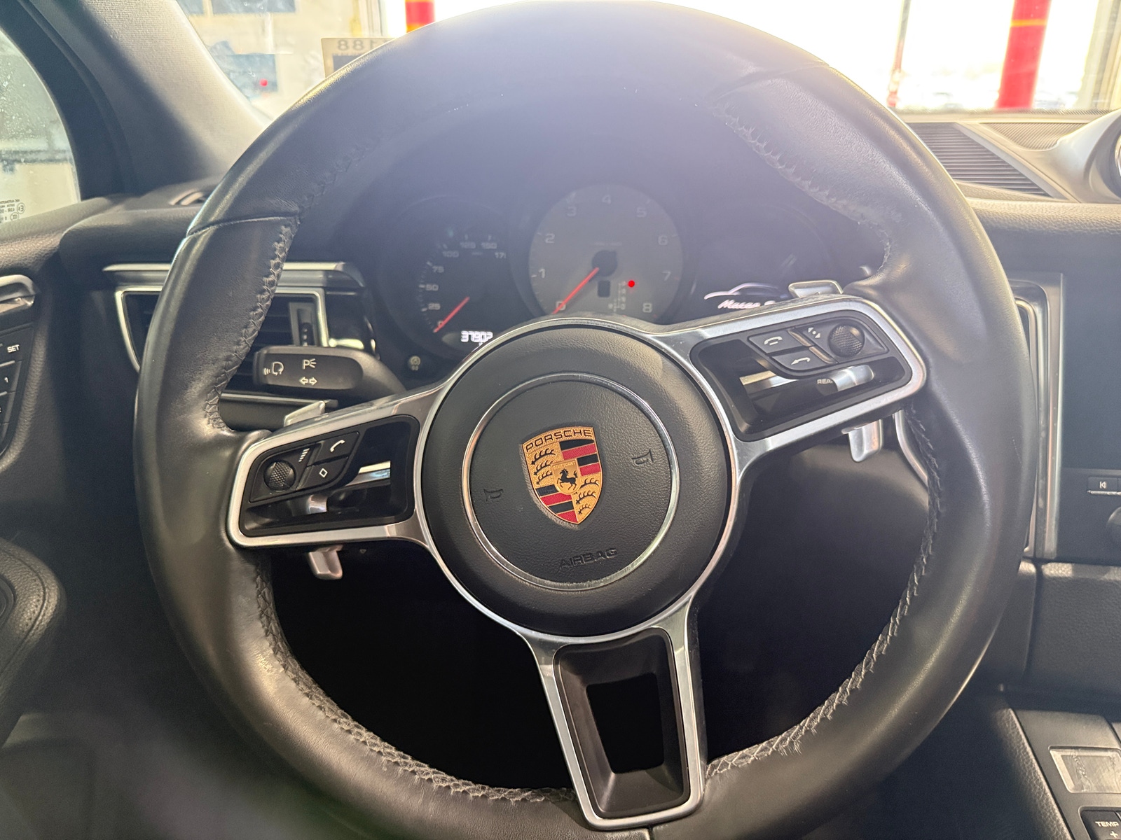 Thumbnail: 2018 Porsche Macan - 4
