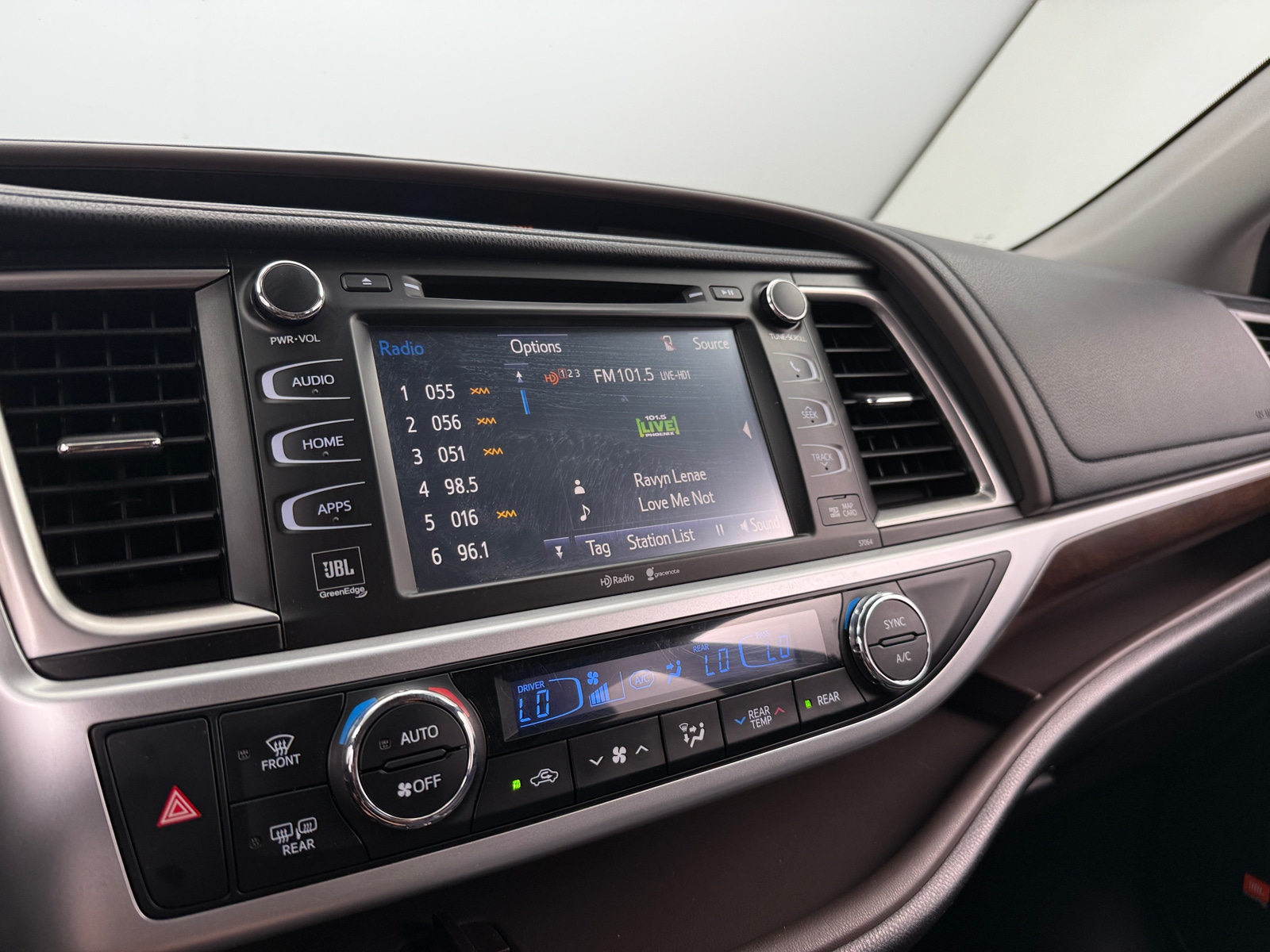 Thumbnail: 2015 Toyota Highlander - 3