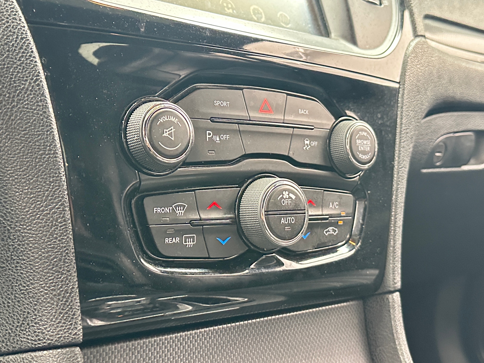 Thumbnail: 2015 Chrysler 300 - 3