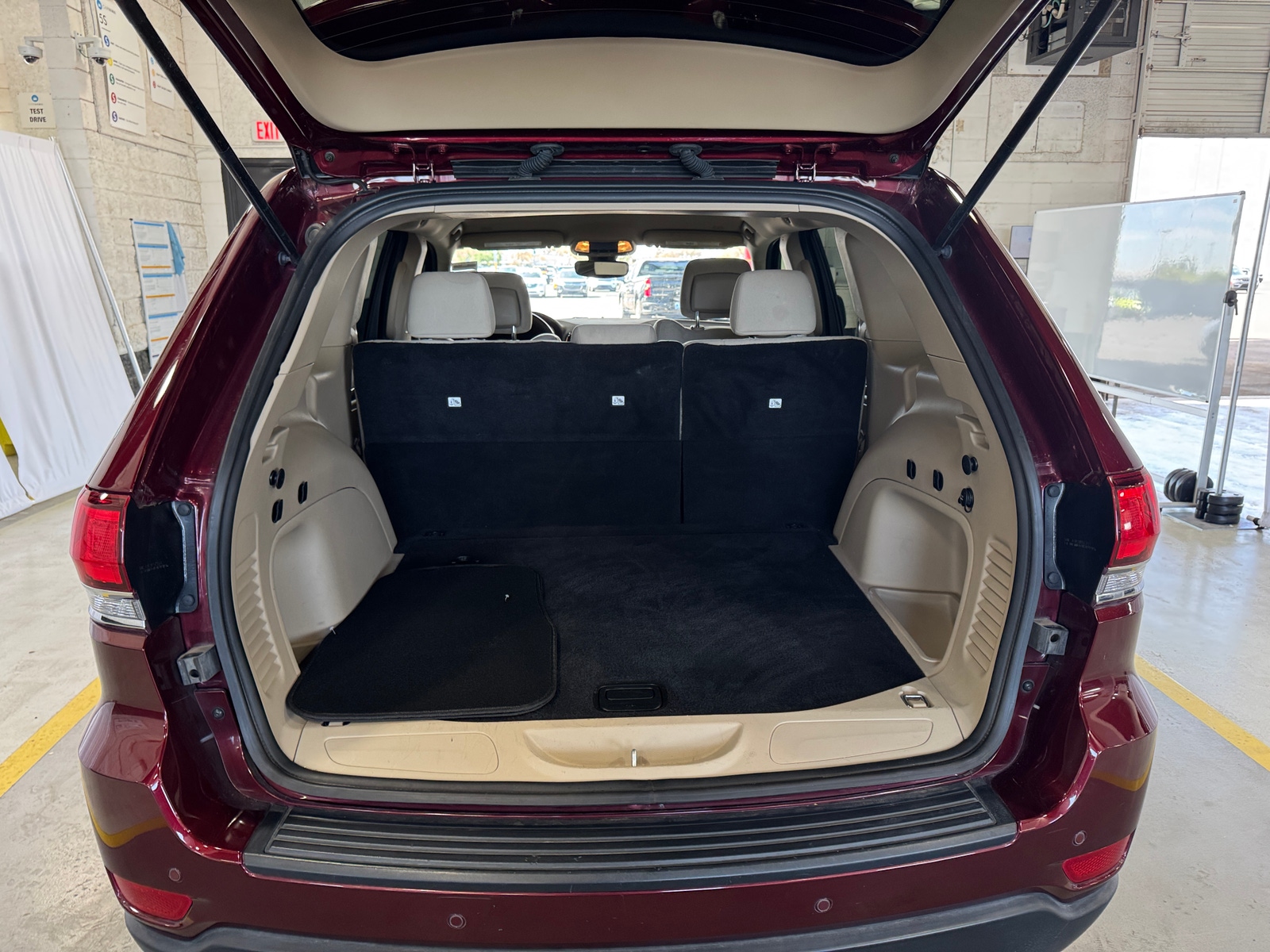 Thumbnail: 2022 Jeep Grand Cherokee - 7