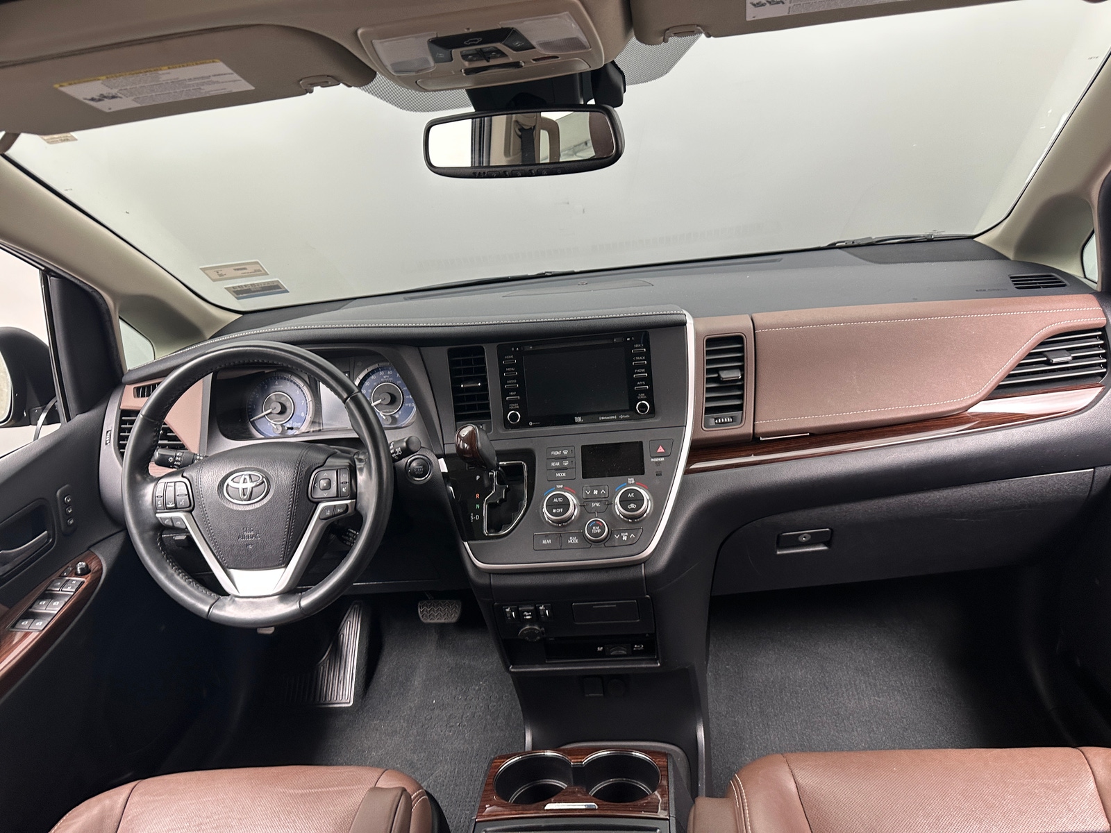Thumbnail: 2020 Toyota Sienna - 2