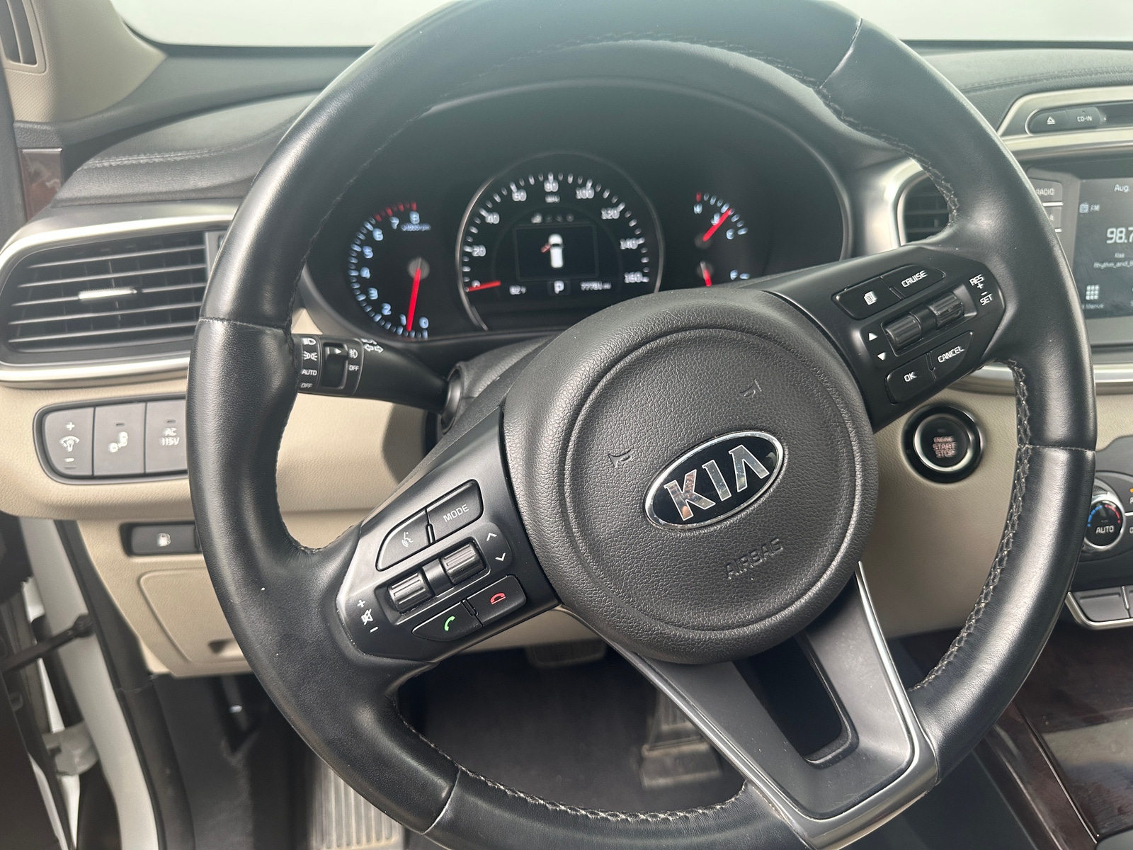 Thumbnail: 2017 Kia Sorento - 4