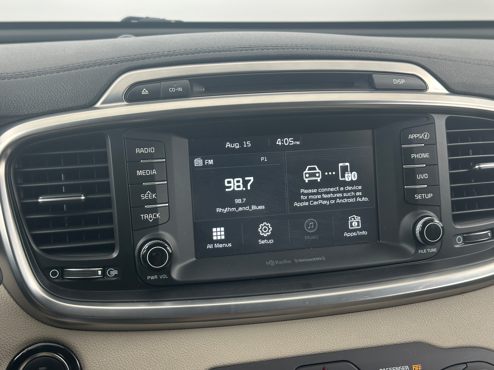 Thumbnail: 2017 Kia Sorento - 3