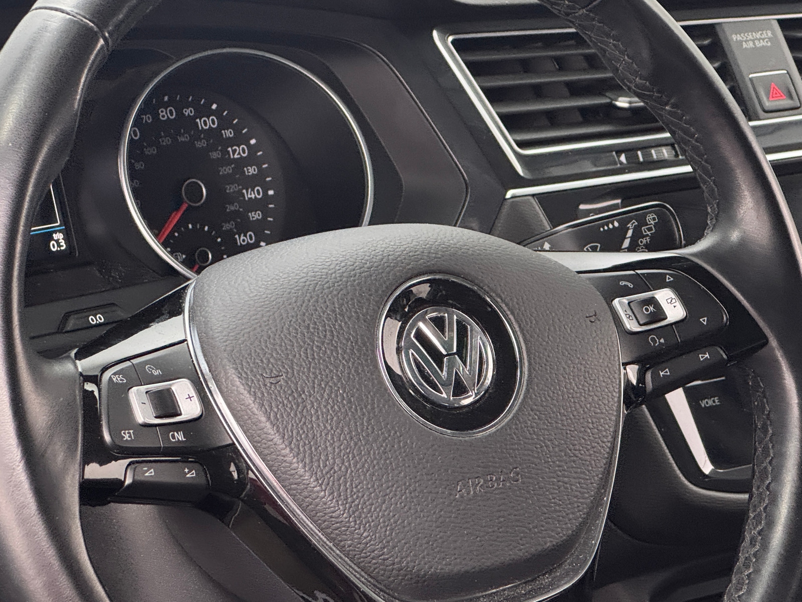 Thumbnail: 2018 Volkswagen Tiguan - 4