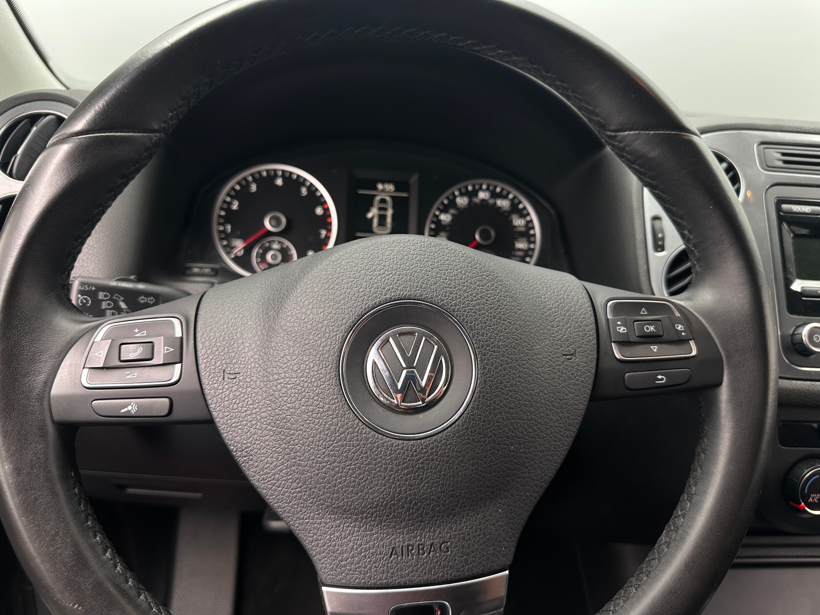 Thumbnail: 2014 Volkswagen Tiguan - 5