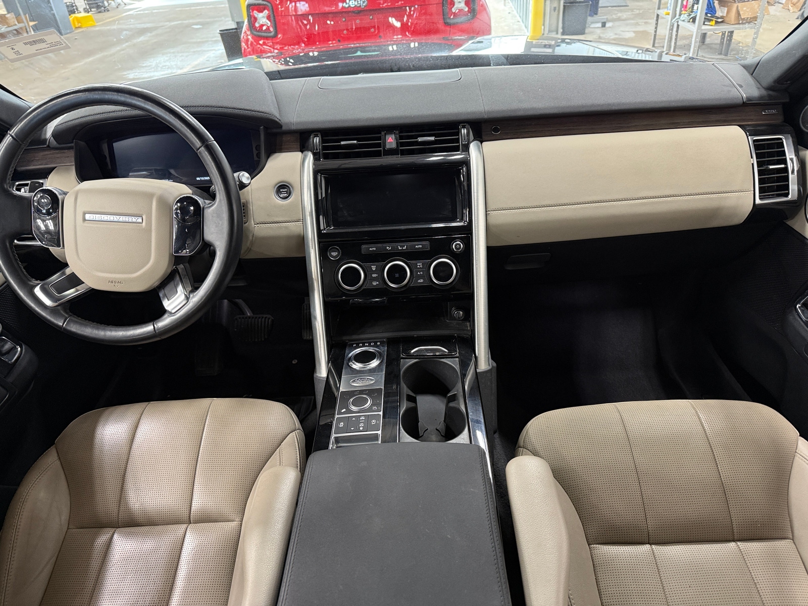 Thumbnail: 2020 Land Rover Discovery - 2