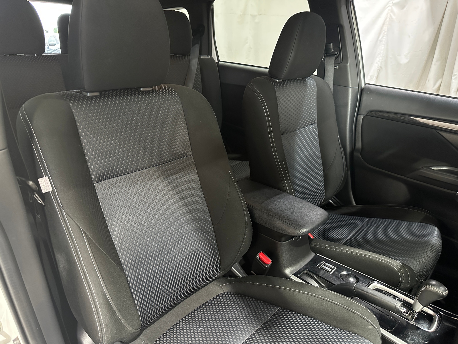 Thumbnail: 2018 Mitsubishi Outlander - 2