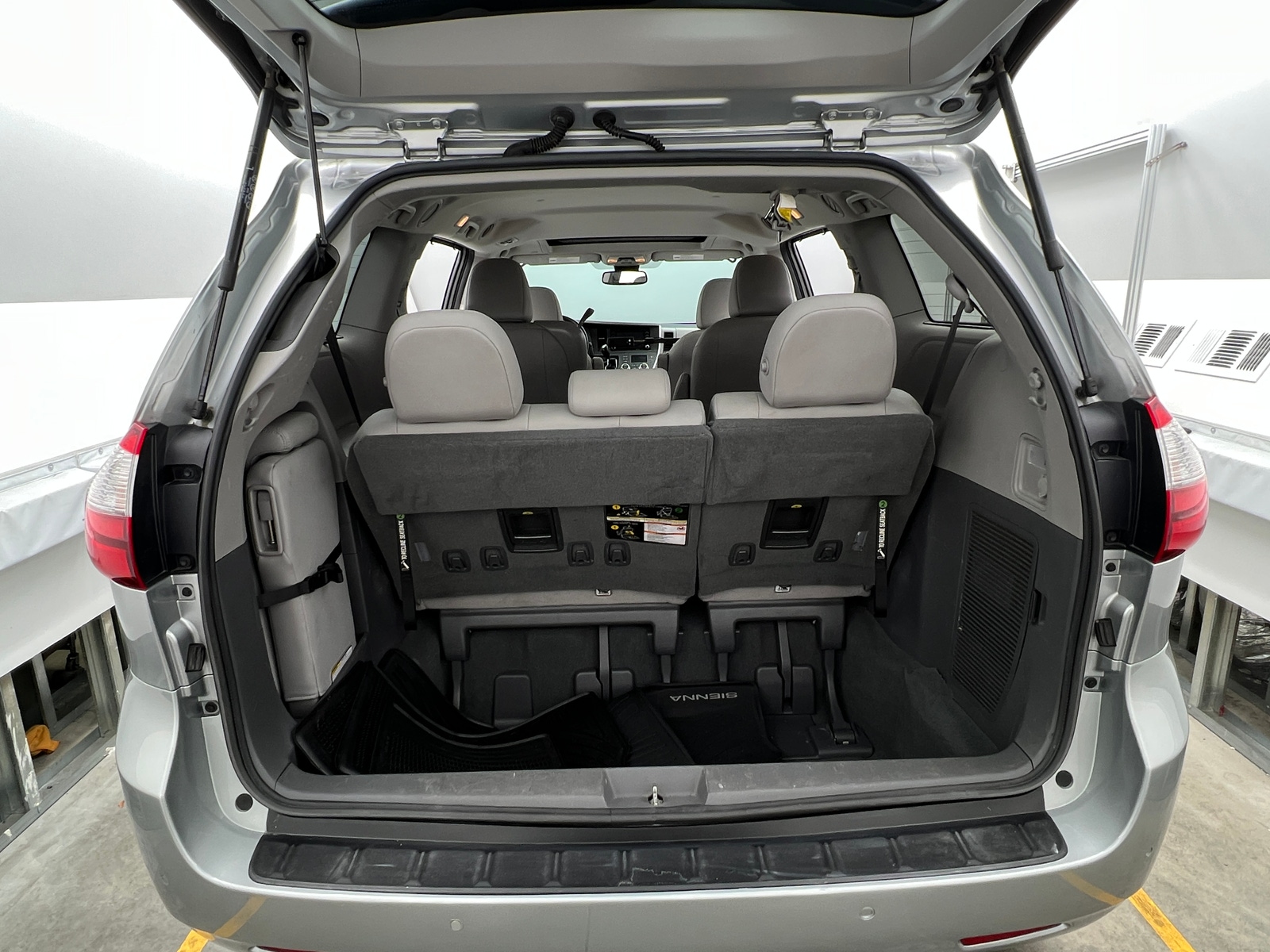 Thumbnail: 2020 Toyota Sienna - 6