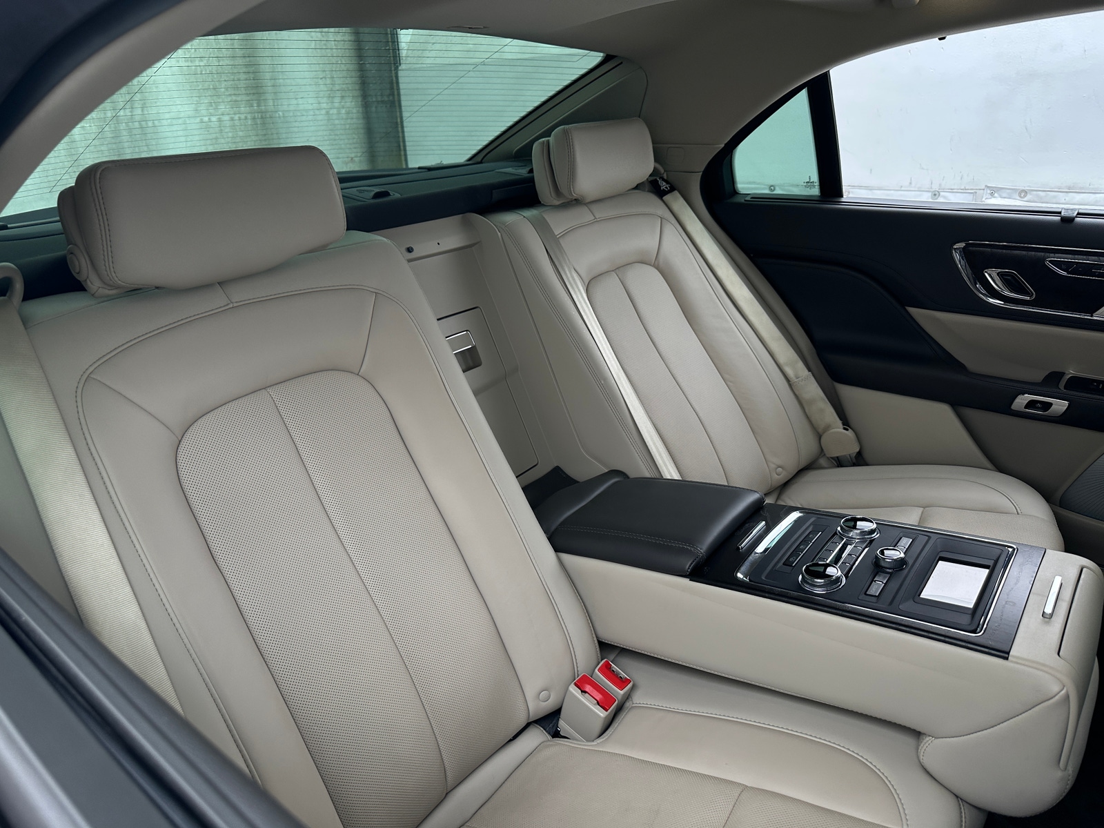 Thumbnail: 2018 Lincoln Continental - 5