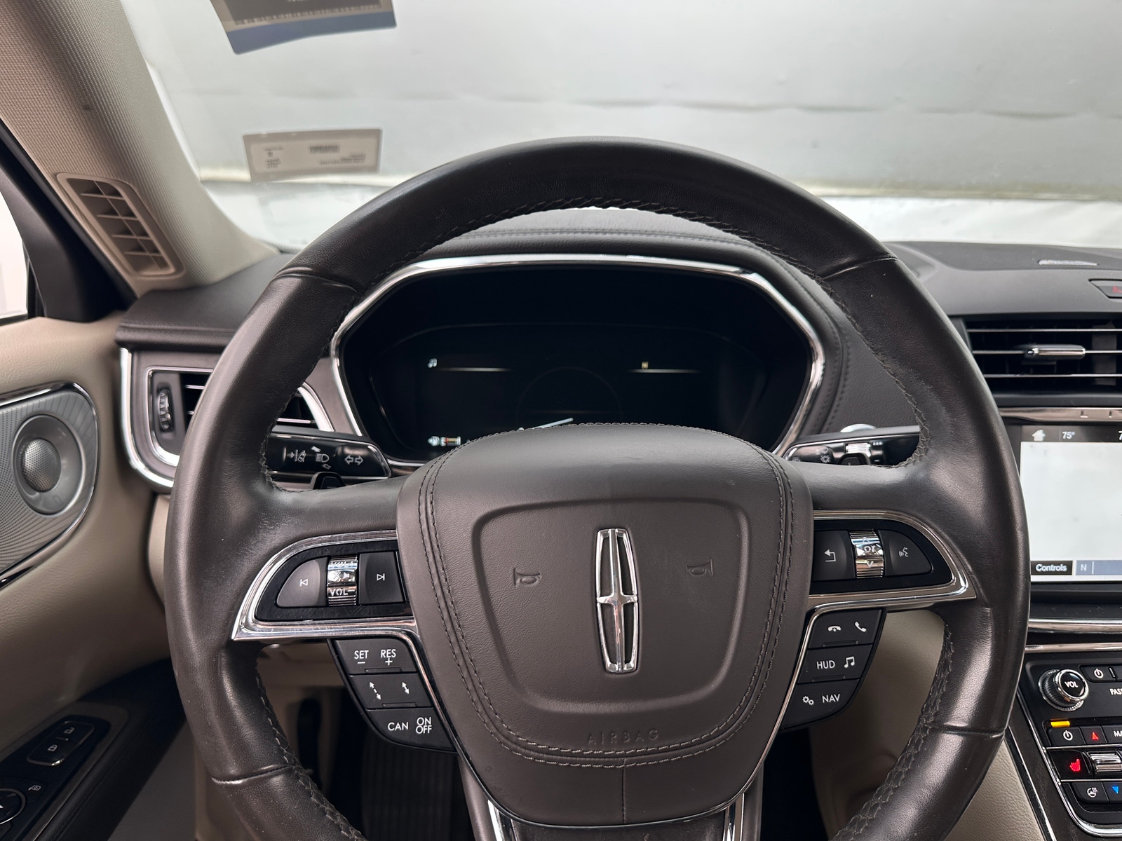 Thumbnail: 2018 Lincoln Continental - 4