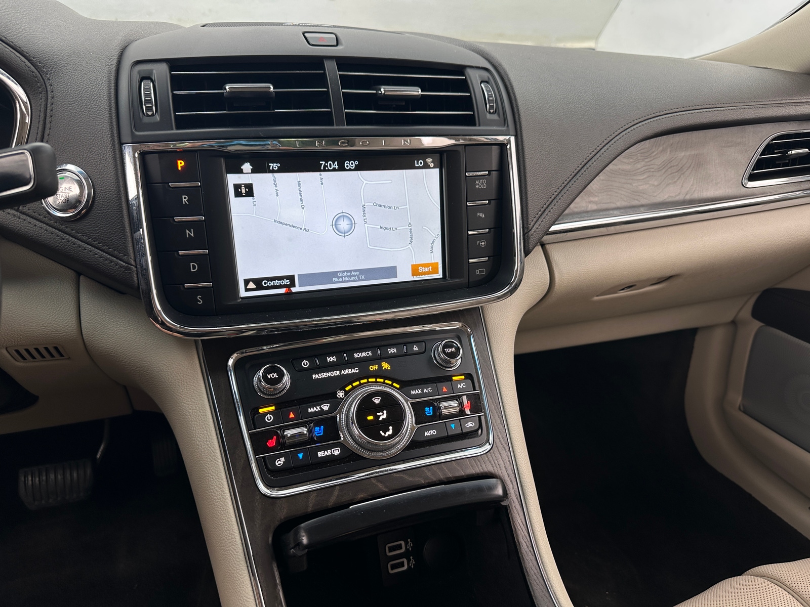 Thumbnail: 2018 Lincoln Continental - 3