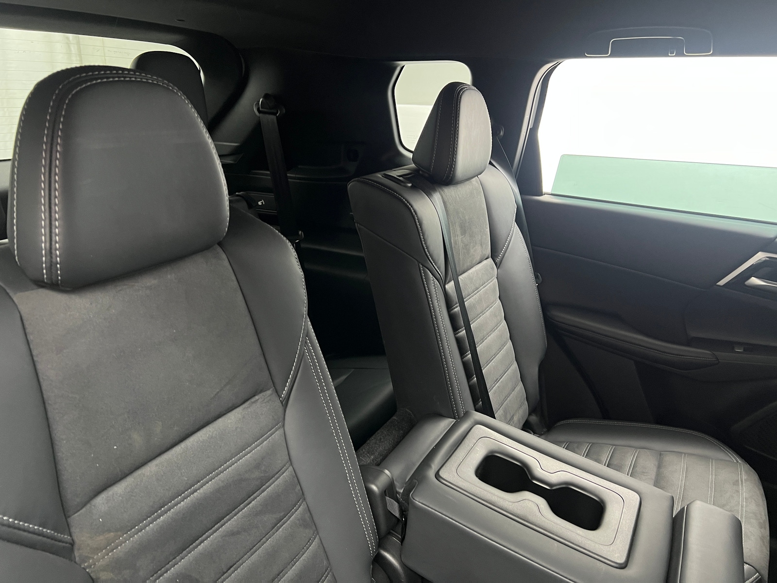 Thumbnail: 2023 Mitsubishi Outlander - 5