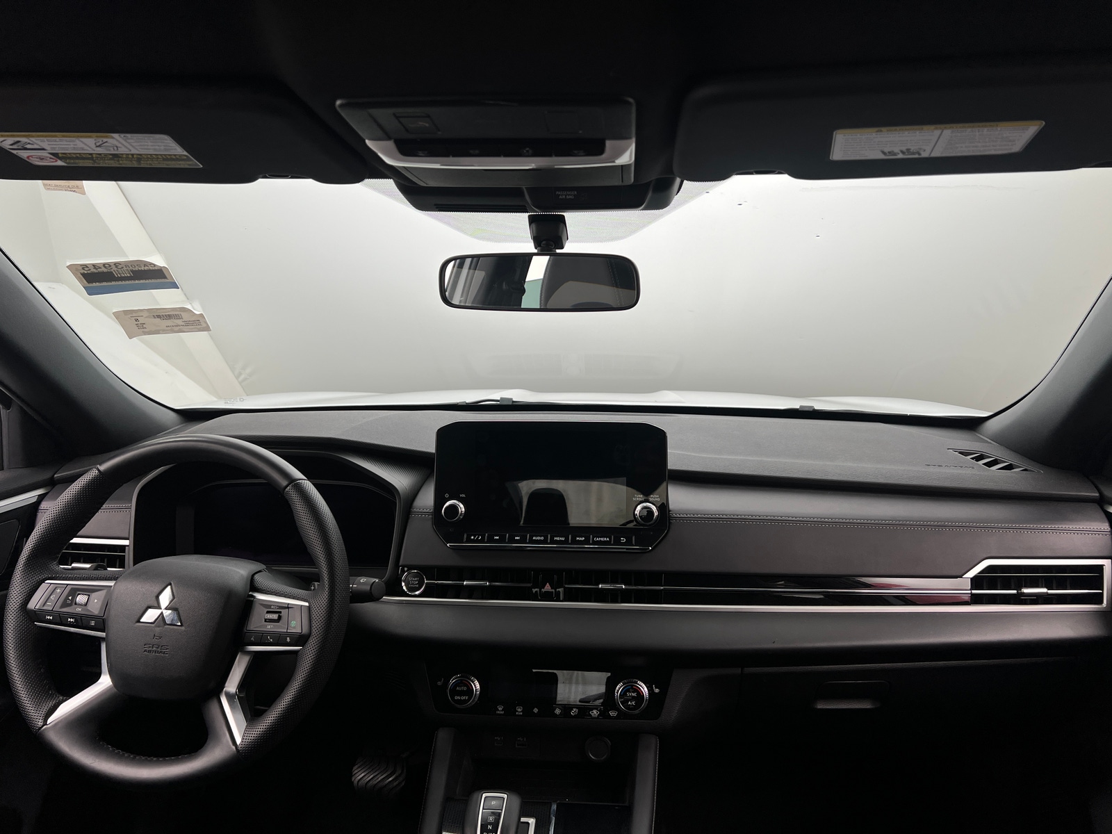 Thumbnail: 2023 Mitsubishi Outlander - 2