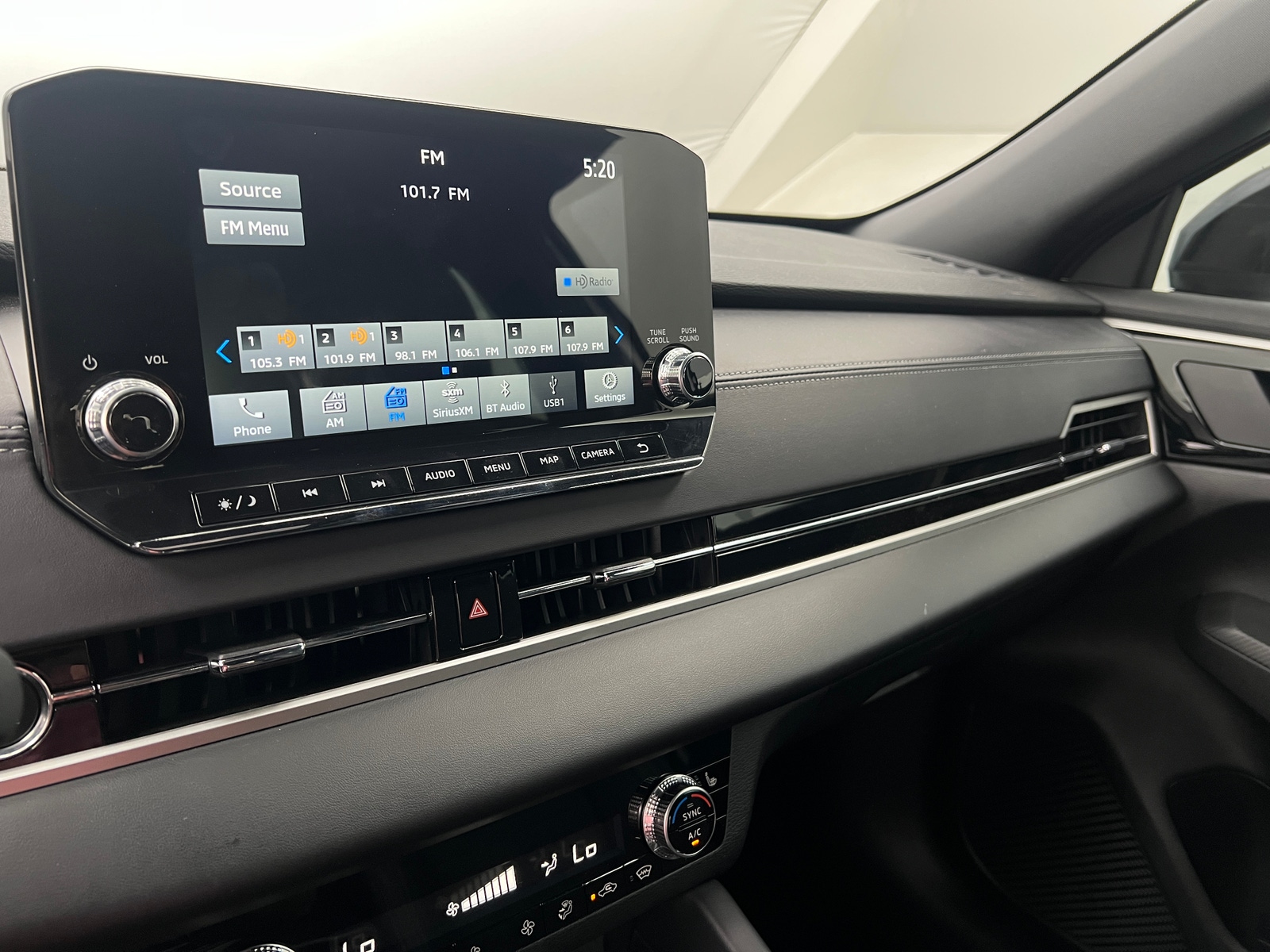 Thumbnail: 2023 Mitsubishi Outlander - 3