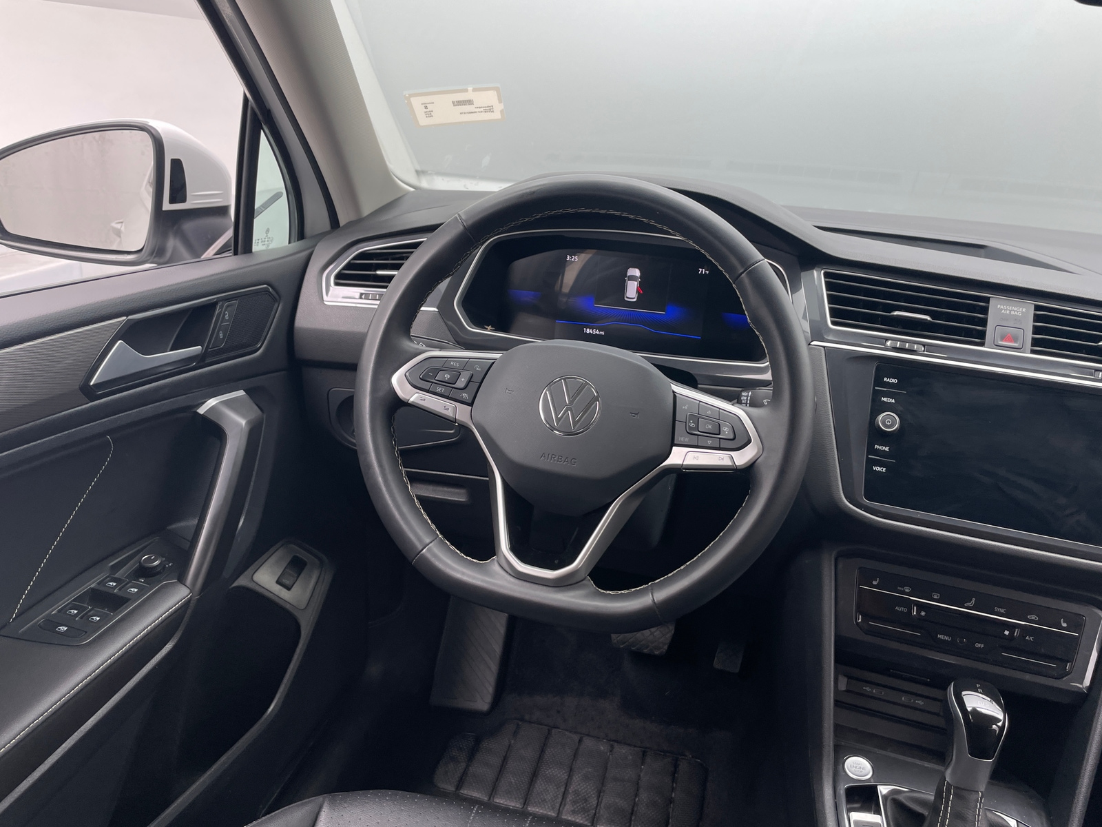 Thumbnail: 2024 Volkswagen Tiguan - 4