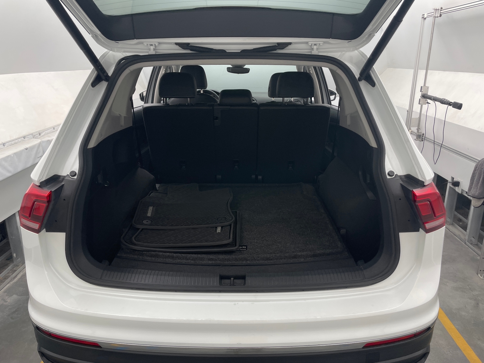 Thumbnail: 2024 Volkswagen Tiguan - 6