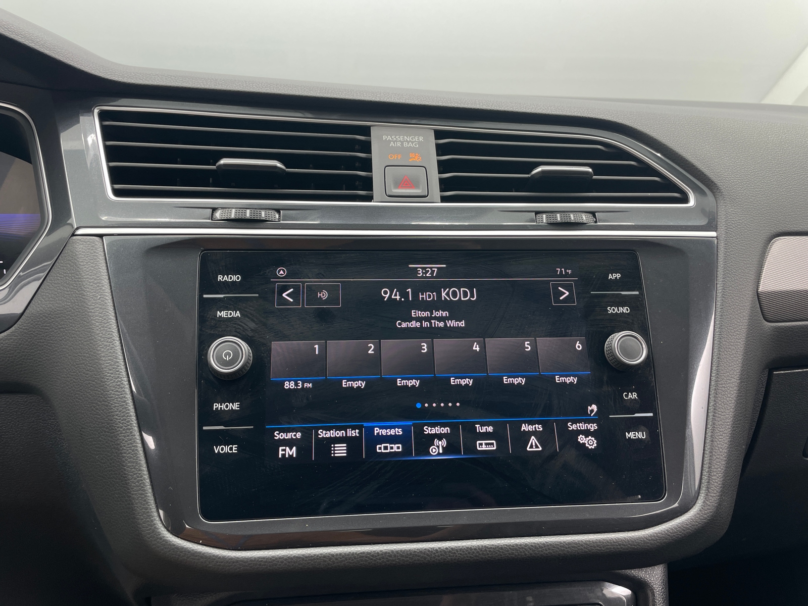 Thumbnail: 2024 Volkswagen Tiguan - 3