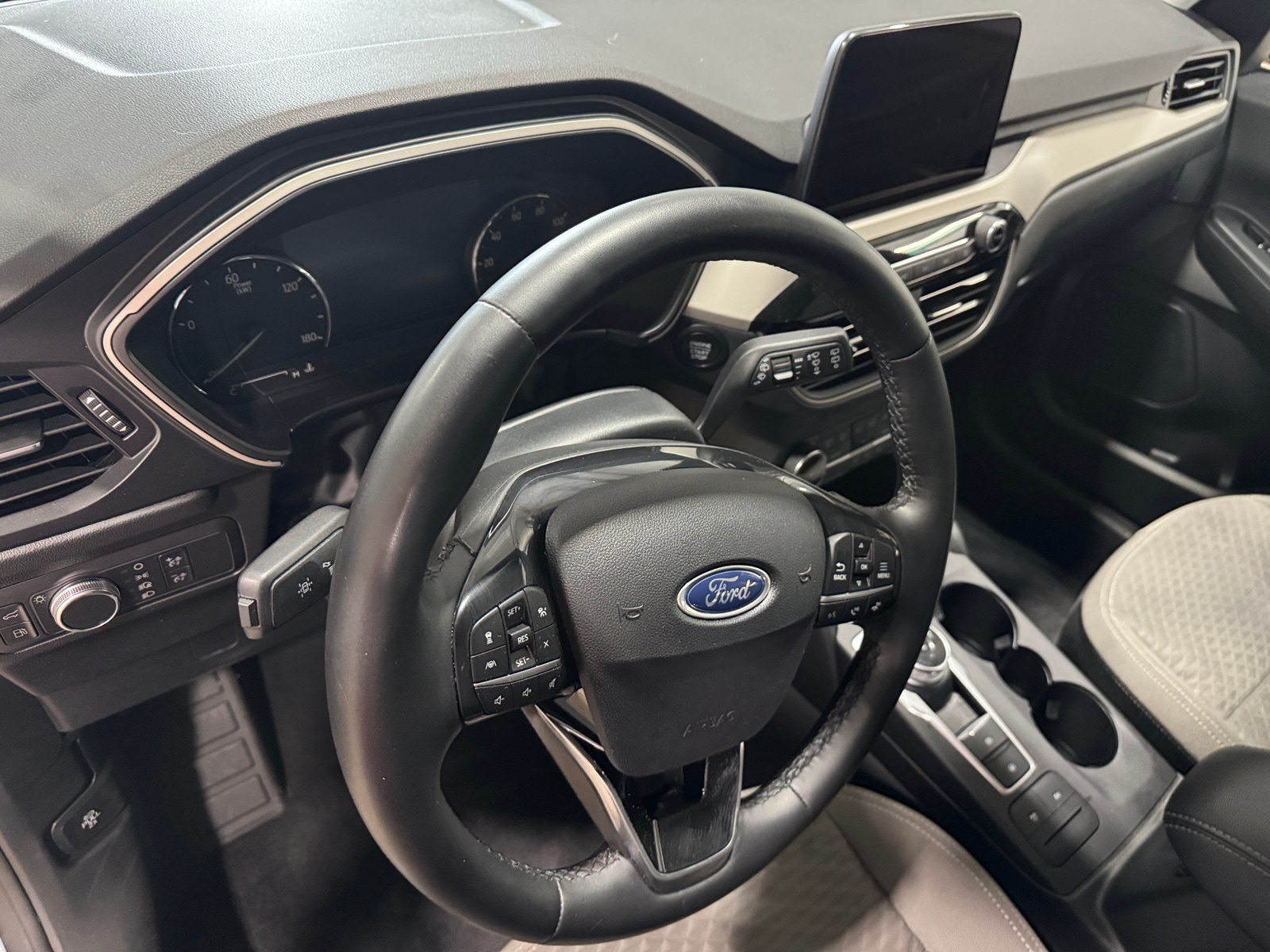 Thumbnail: 2022 Ford Escape - 3