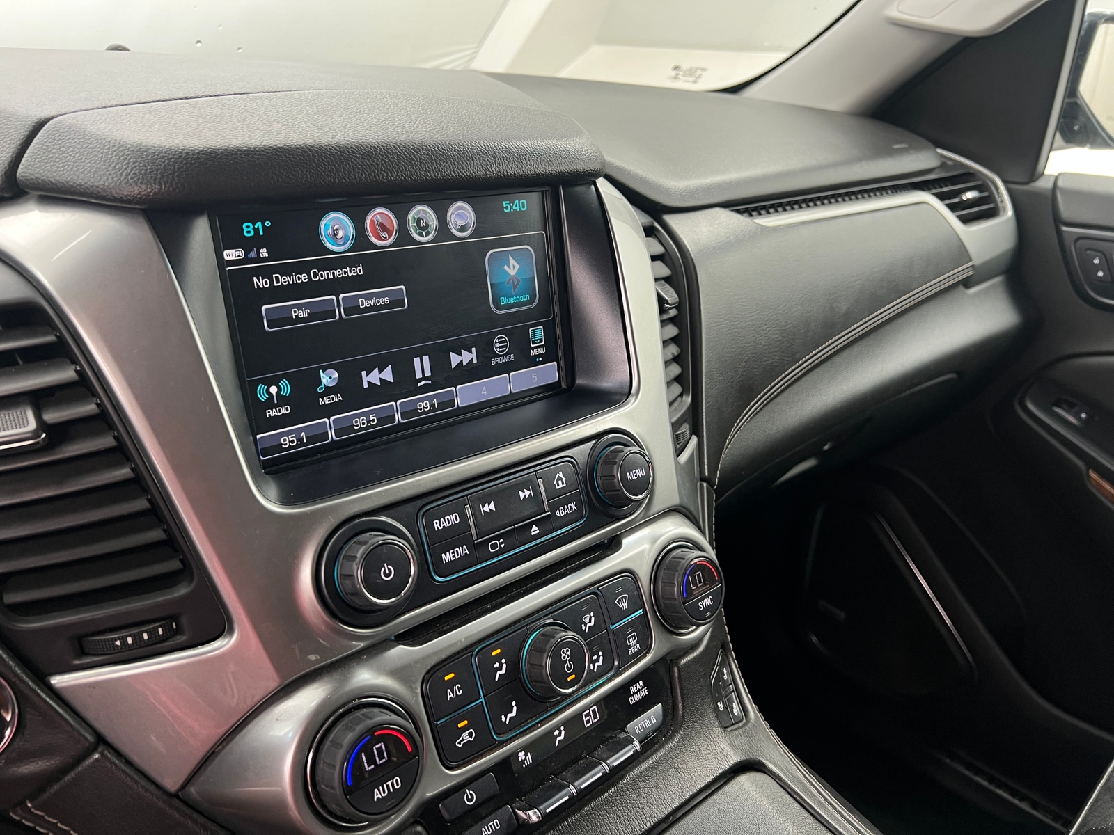 Thumbnail: 2018 Chevrolet Suburban - 3