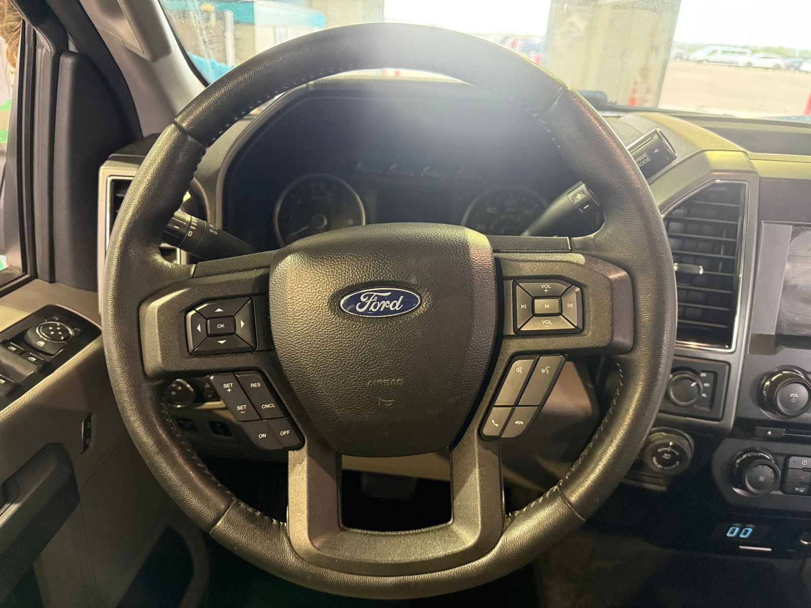 Thumbnail: 2018 Ford Econoline - 5