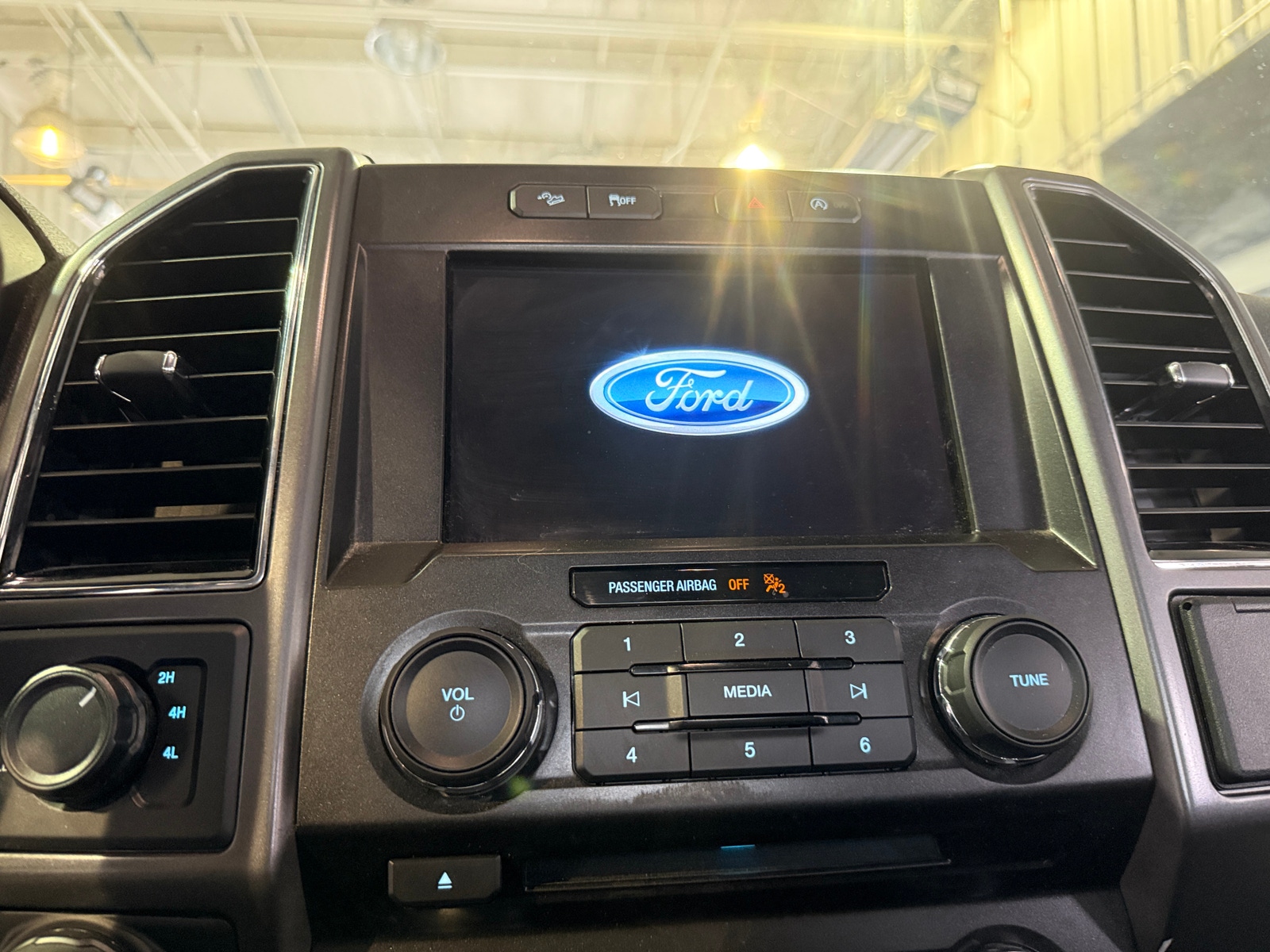 Thumbnail: 2018 Ford Econoline - 4