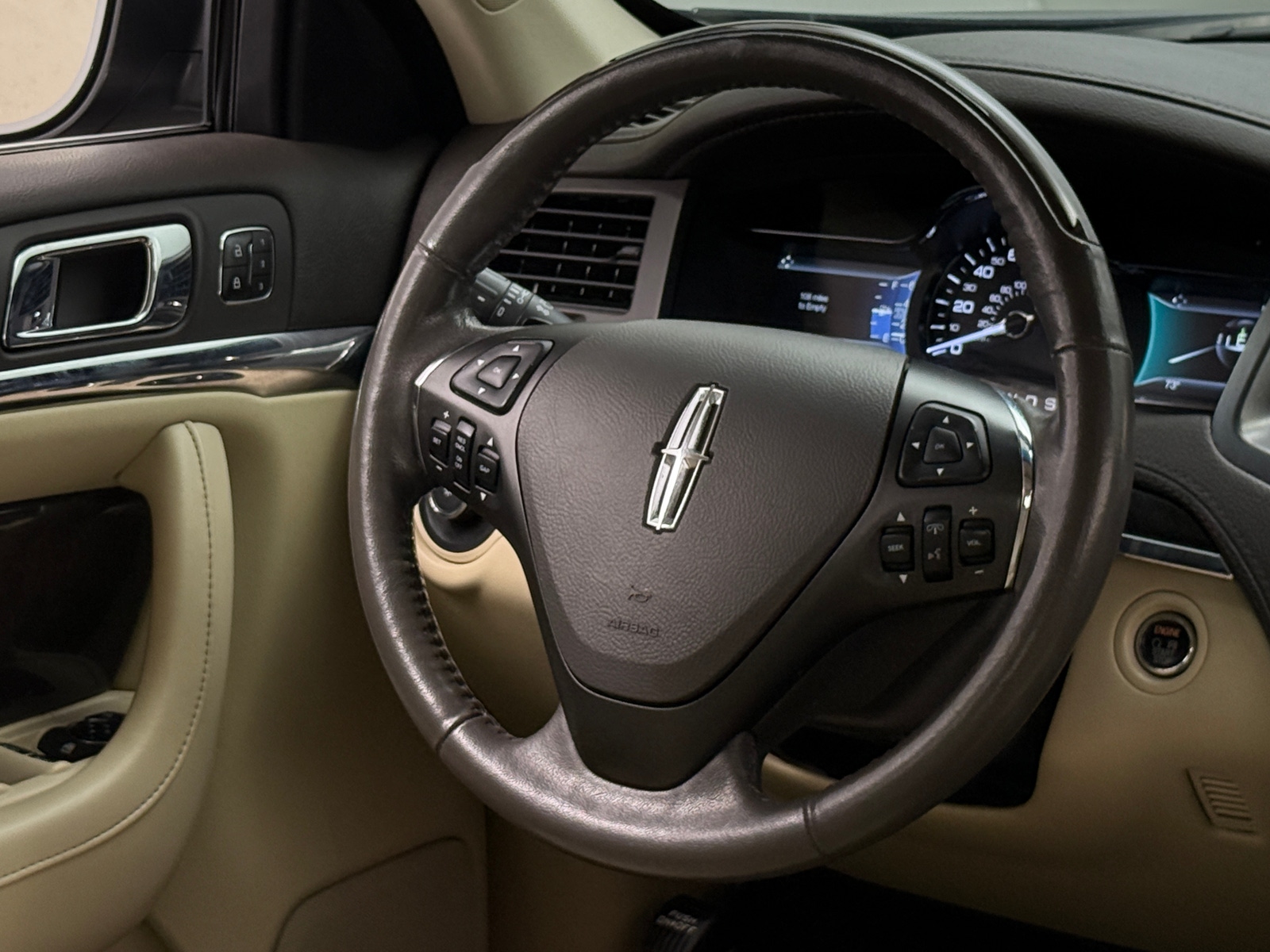 Thumbnail: 2014 Lincoln MKS - 4