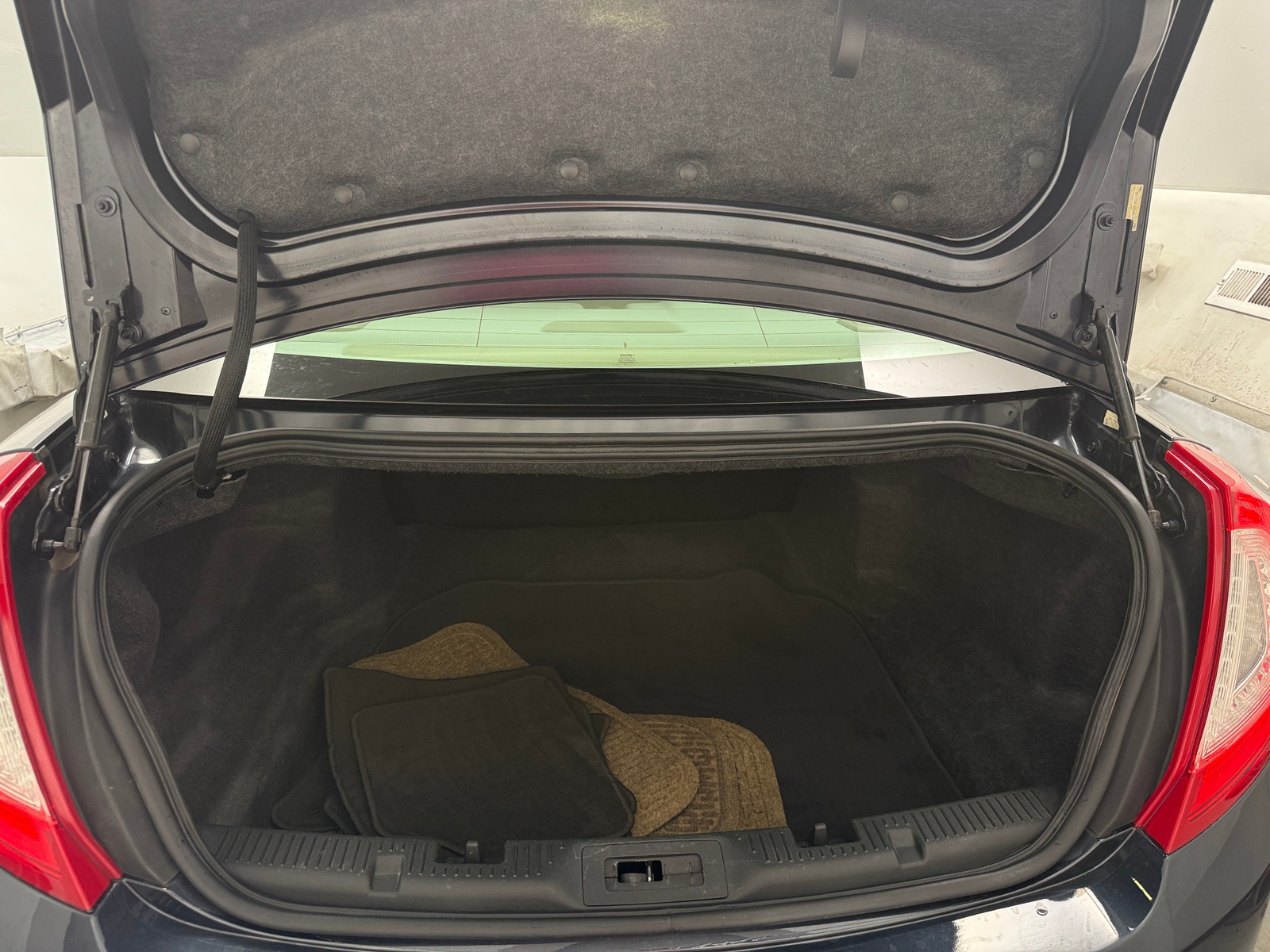 Thumbnail: 2014 Lincoln MKS - 6