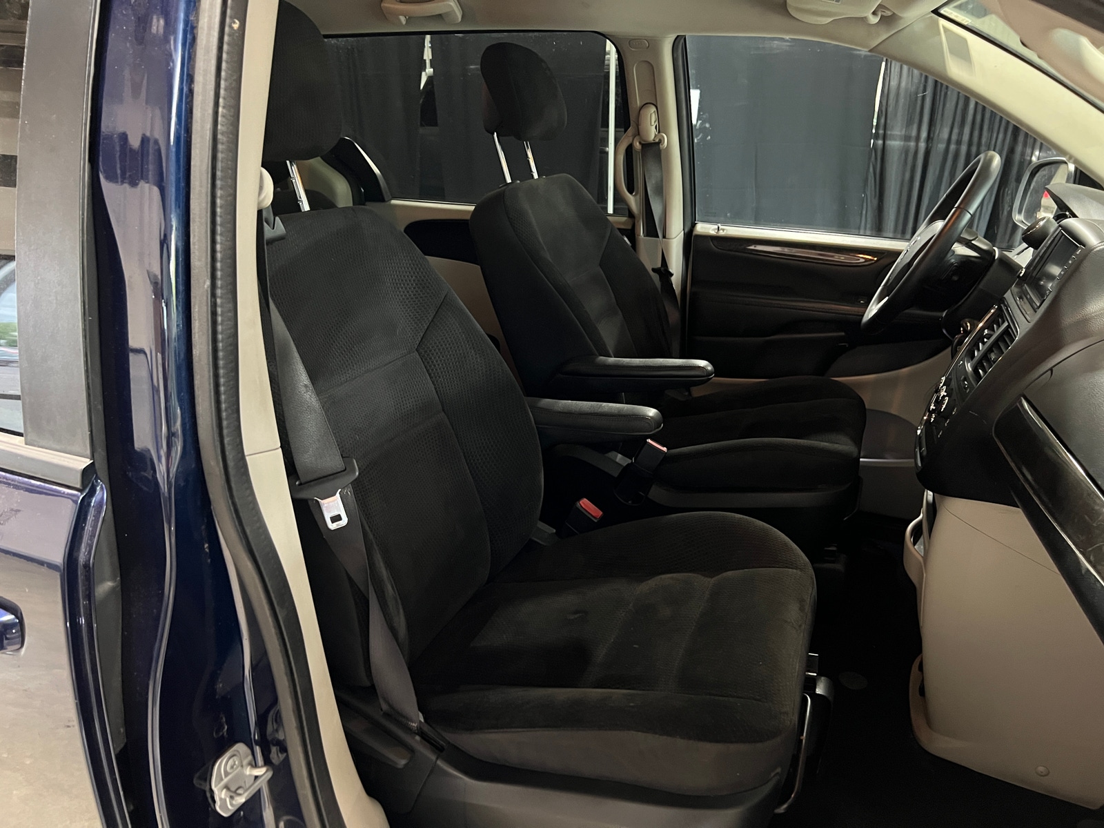 Thumbnail: 2017 Dodge Grand Caravan - 2