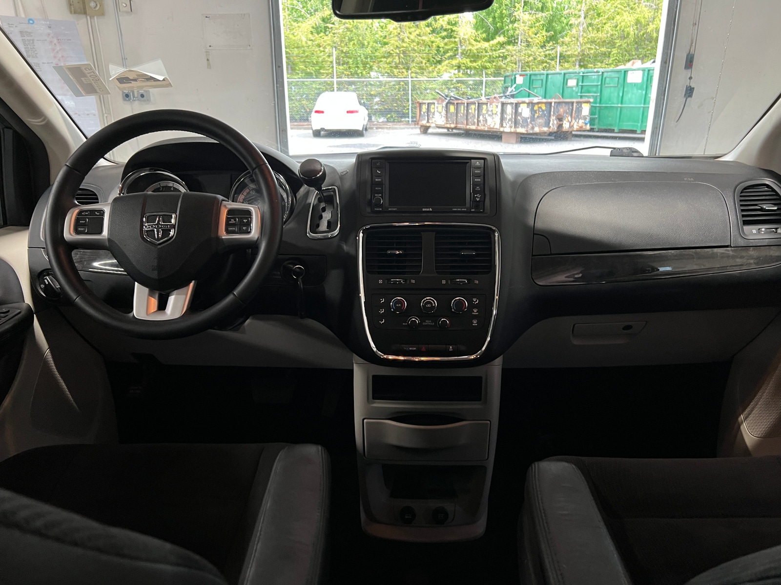 Thumbnail: 2017 Dodge Grand Caravan - 3