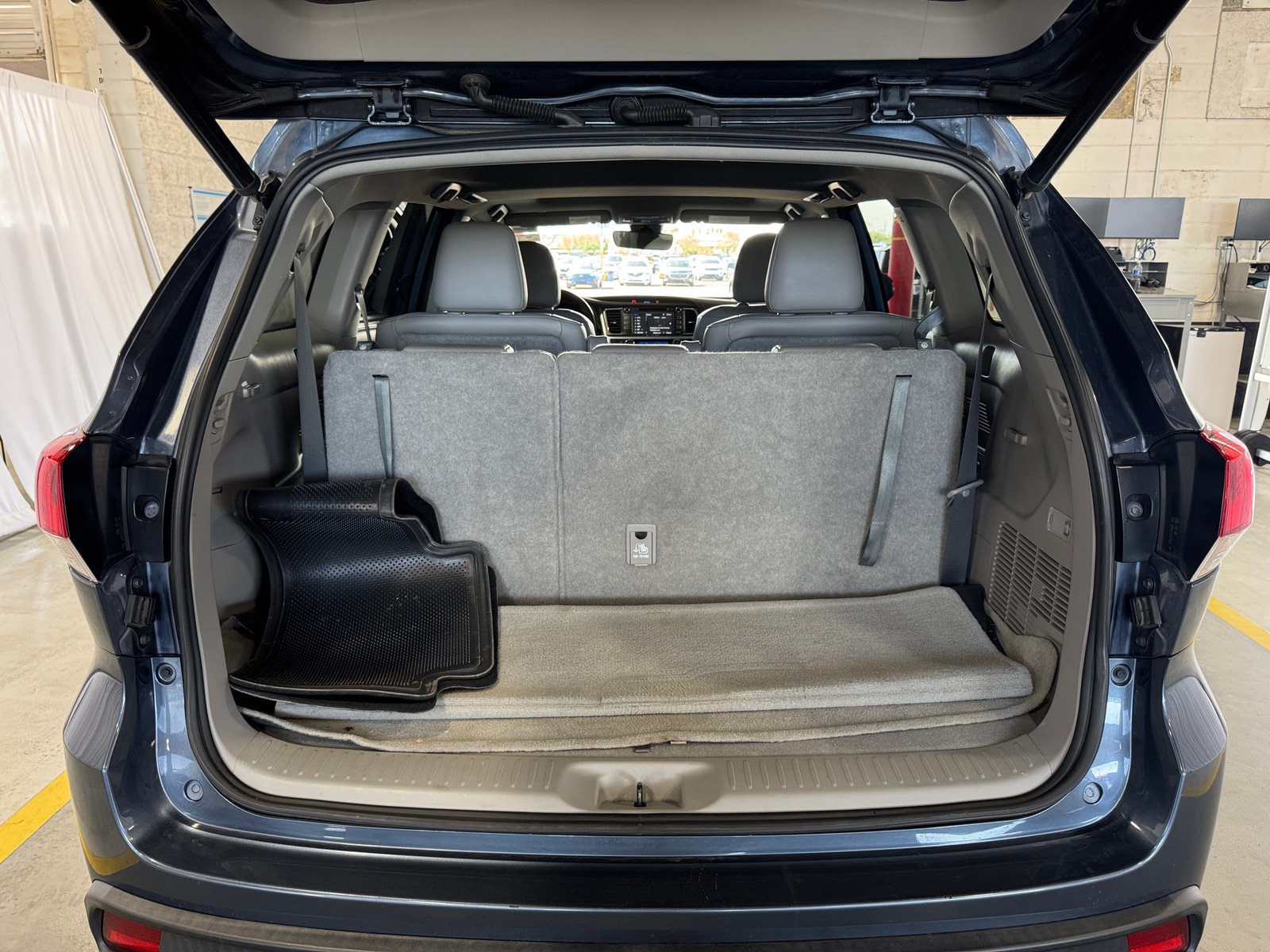 Thumbnail: 2019 Toyota Highlander - 6