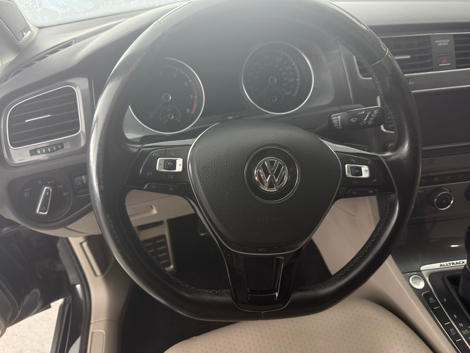 Thumbnail: 2017 Volkswagen Golf - 4