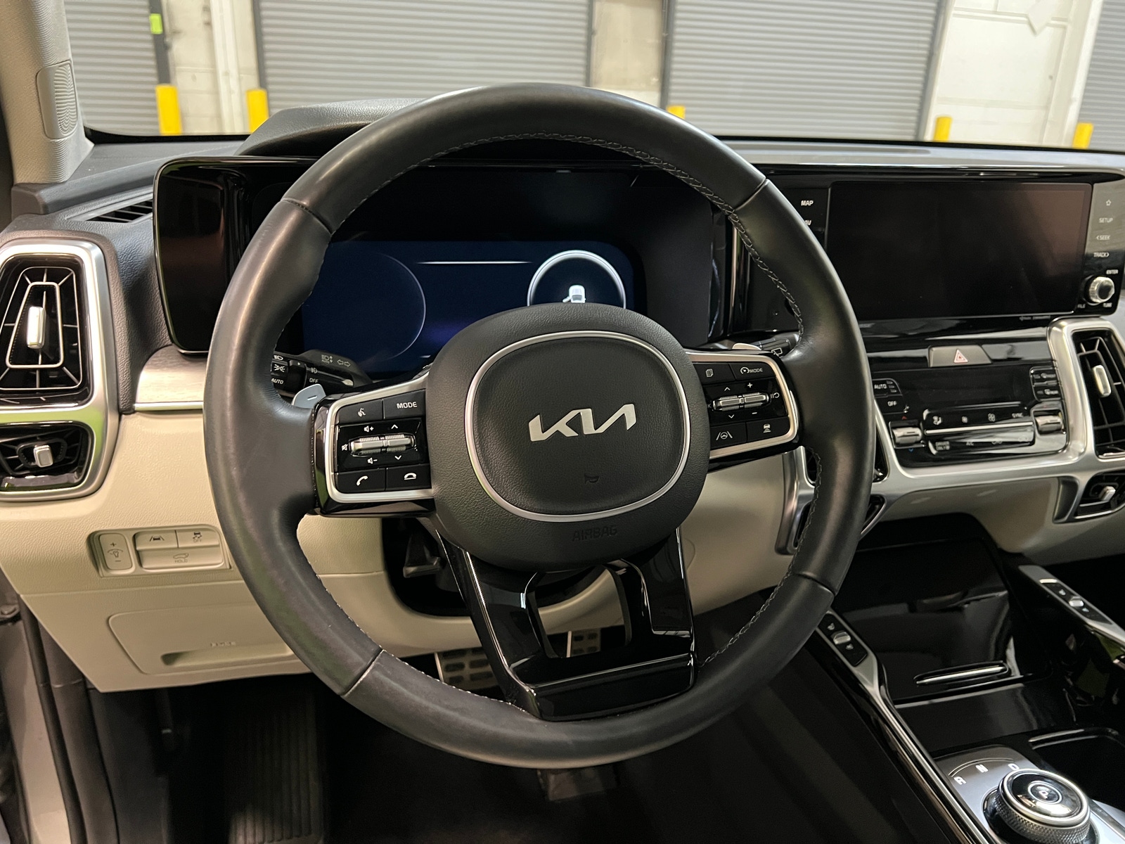 Thumbnail: 2023 Kia Sorento - 4