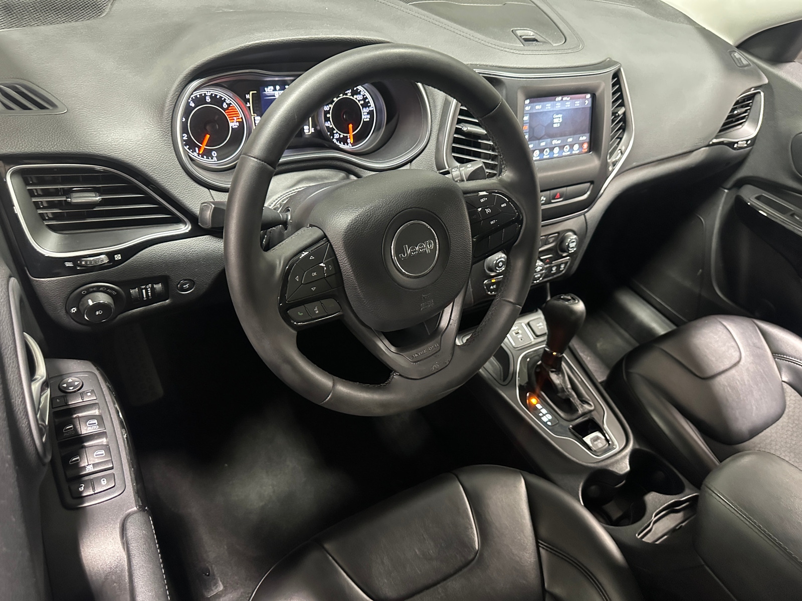 Thumbnail: 2020 Jeep Cherokee - 3
