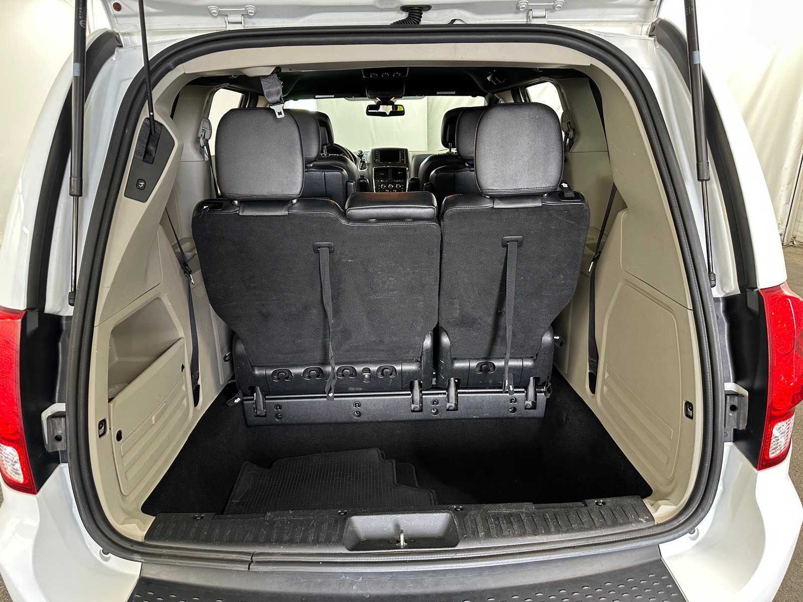 Thumbnail: 2019 Dodge Grand Caravan - 6