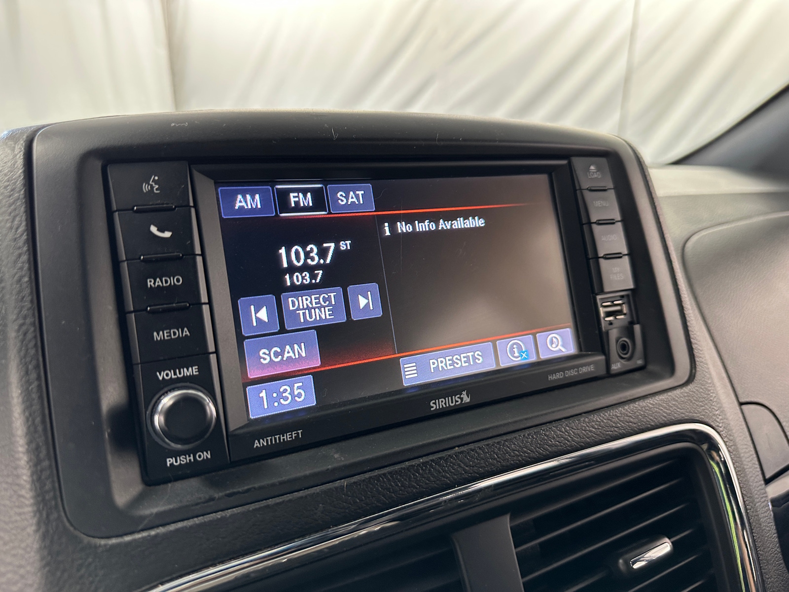 Thumbnail: 2019 Dodge Grand Caravan - 3