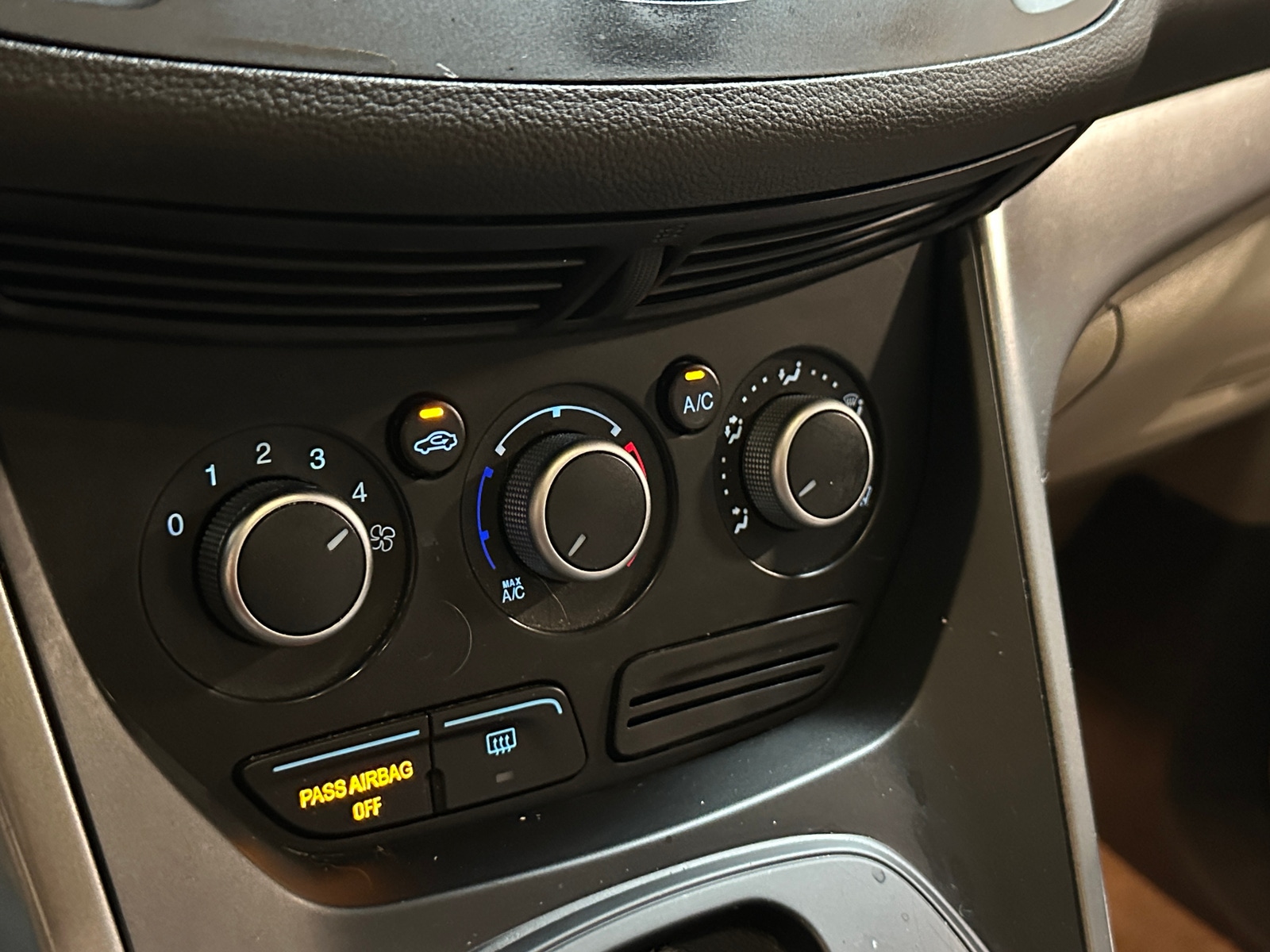 Thumbnail: 2016 Ford Escape - 4