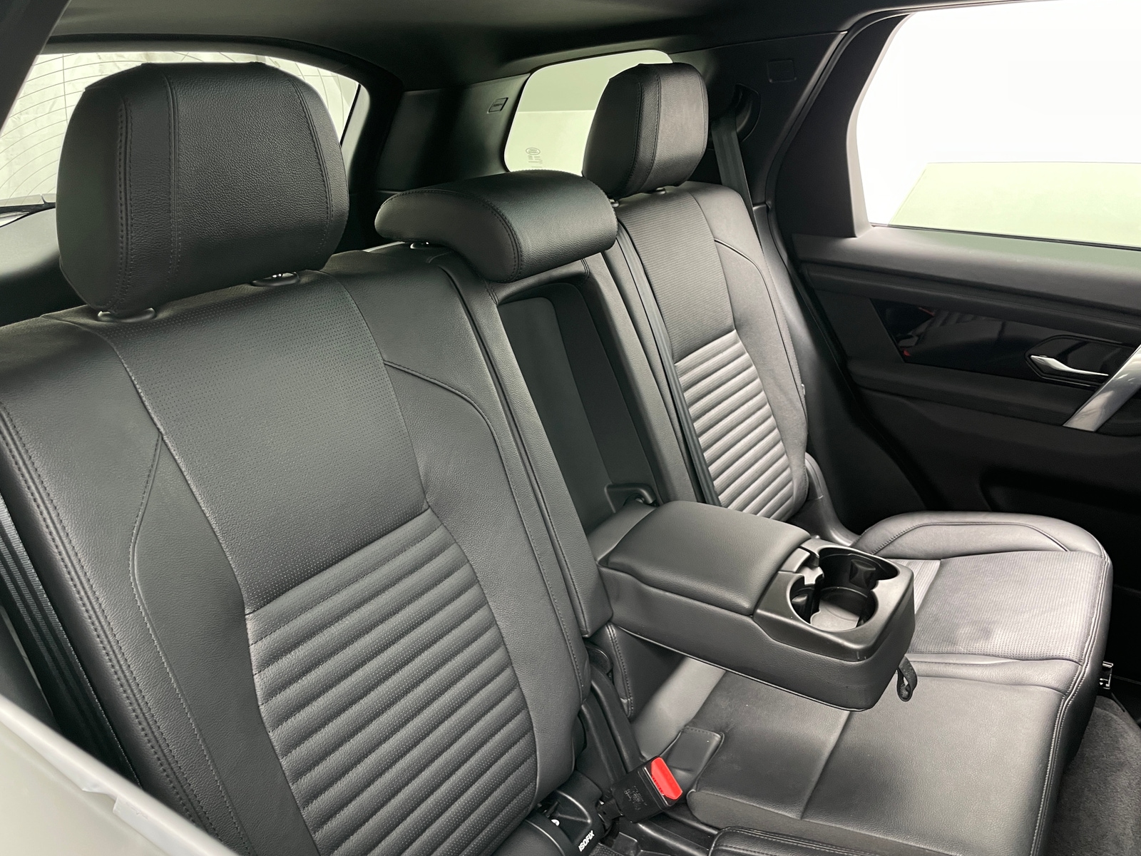Thumbnail: 2022 Land Rover Discovery Sport - 5